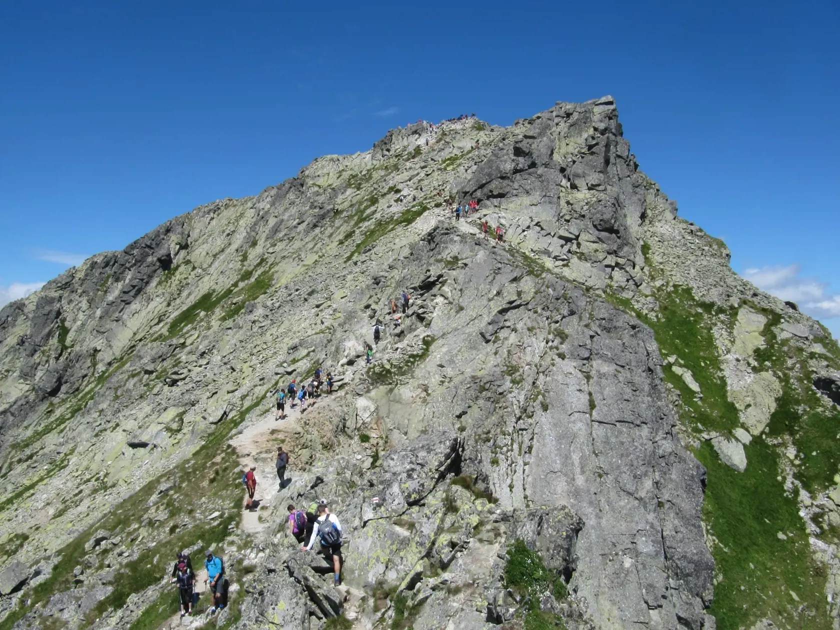Vysoké Tatry praskajú vo švíkoch.