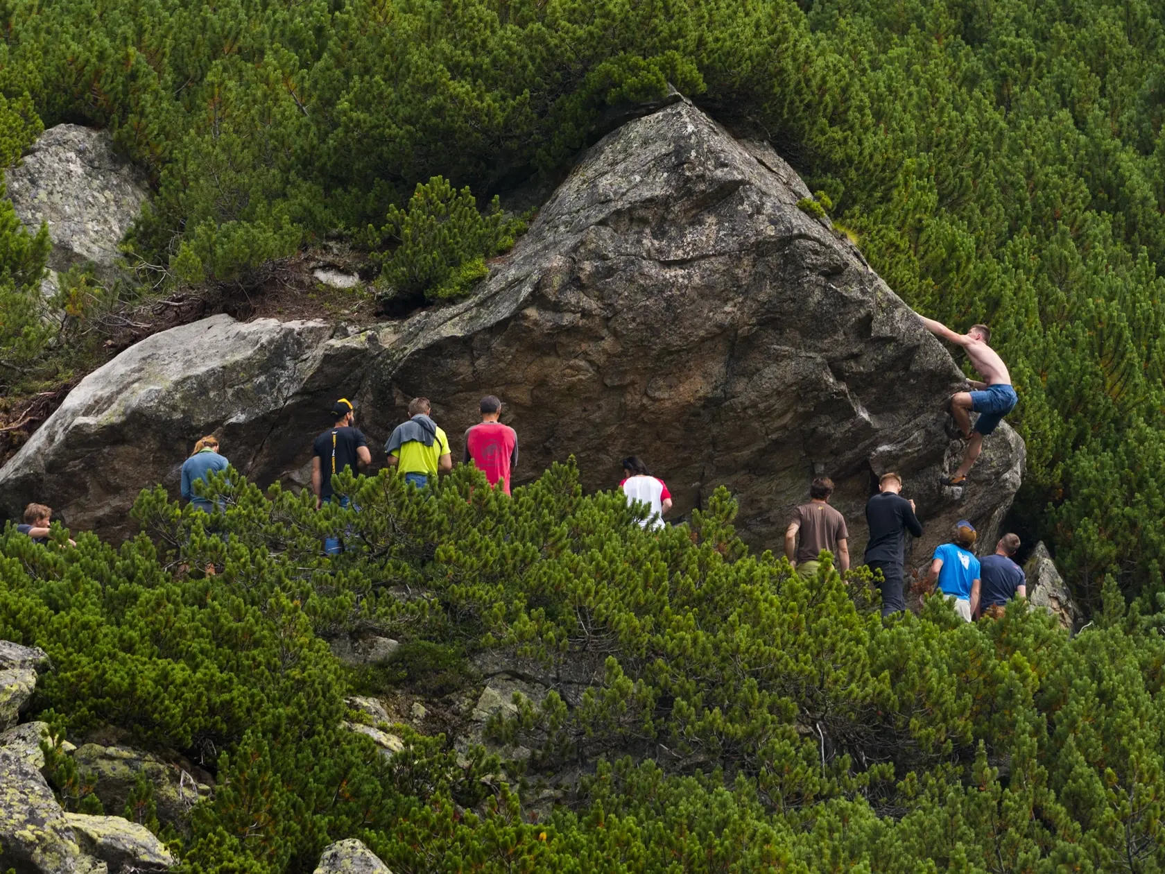 Boulderblast mal názov boulderingových pretekov v blízkosti Popradského plesa vo Vysokých Tatrách, ktorý sa konal 15. augusta 2020 ako súčasť 96. tradičného horolezeckého týždňa JAMES. Slovenský horolezecký spolok JAMES 96. THT JAMES zorganizoval v Horskom hoteli na Popradskom plese. Jeho súčasťou boli viaceré sprievodné podujatia, ktorých sa zúčastnili horolezci viacerých generácií. Slovenský ekvivalent slova bouldering je liepanie. Ide o horolezeckú disciplínu bez použitia lana na skalných útv