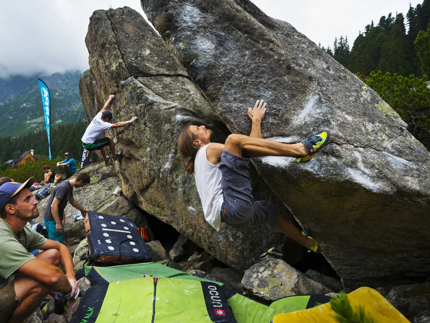 Boulderblast mal názov boulderingových pretekov v blízkosti Popradského plesa vo Vysokých Tatrách, ktorý sa konal 15. augusta 2020 ako súčasť 96. tradičného horolezeckého týždňa JAMES. Slovenský horolezecký spolok JAMES 96. THT JAMES zorganizoval v Horskom hoteli na Popradskom plese. Jeho súčasťou boli viaceré sprievodné podujatia, ktorých sa zúčastnili horolezci viacerých generácií. Slovenský ekvivalent slova bouldering je liepanie. Ide o horolezeckú disciplínu bez použitia lana na skalných útv
