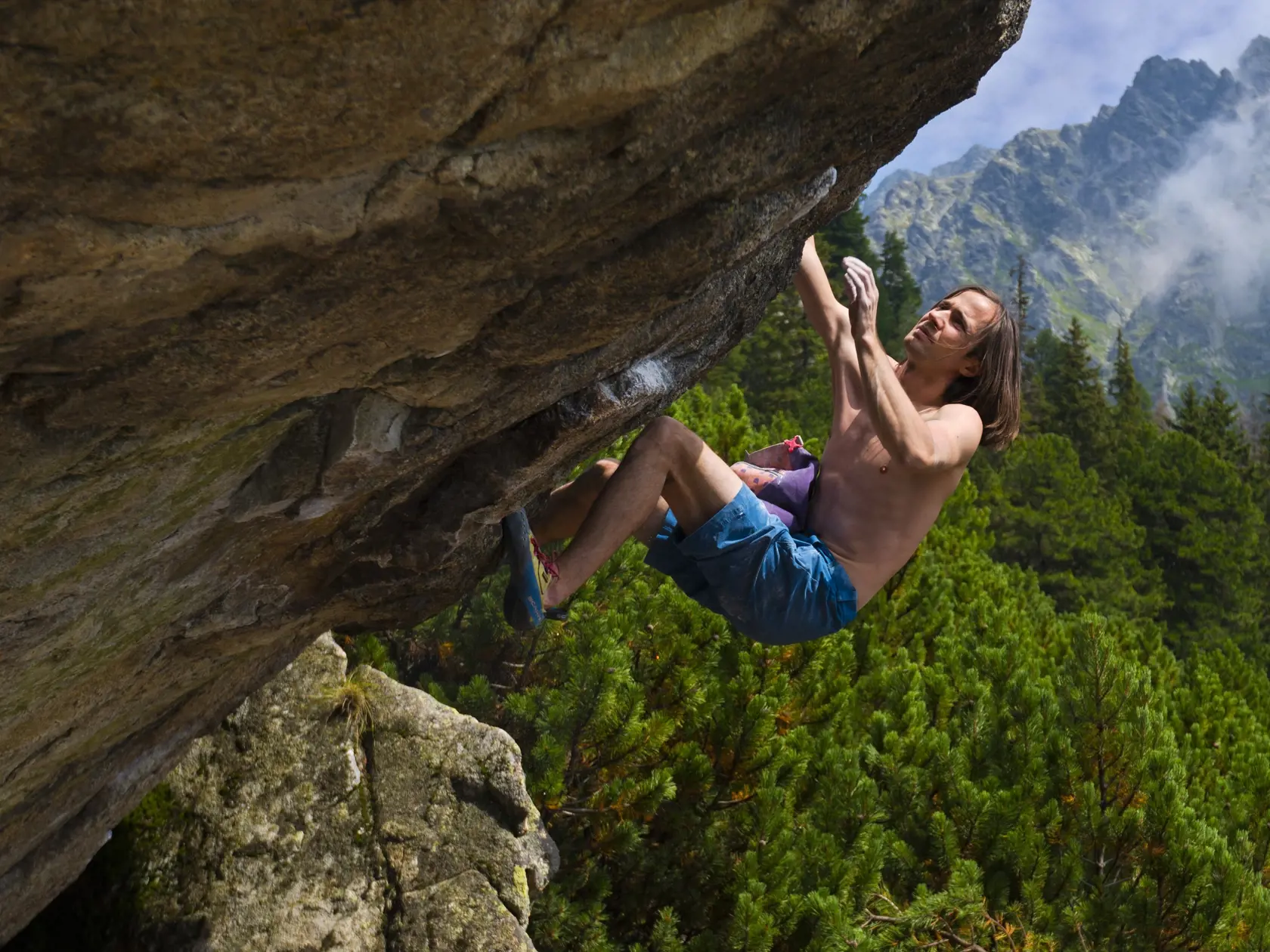 Boulderblast mal názov boulderingových pretekov v blízkosti Popradského plesa vo Vysokých Tatrách, ktorý sa konal 15. augusta 2020 ako súčasť 96. tradičného horolezeckého týždňa JAMES. Slovenský horolezecký spolok JAMES 96. THT JAMES zorganizoval v Horskom hoteli na Popradskom plese. Jeho súčasťou boli viaceré sprievodné podujatia, ktorých sa zúčastnili horolezci viacerých generácií. Slovenský ekvivalent slova bouldering je liepanie. Ide o horolezeckú disciplínu bez použitia lana na skalných útv