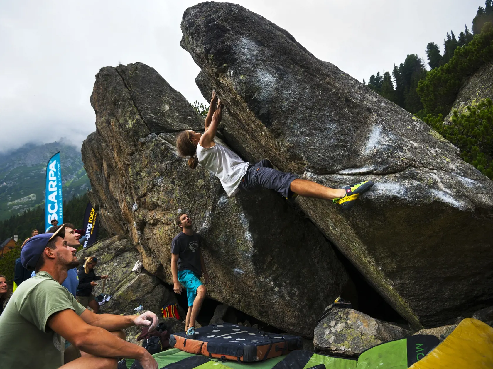 Boulderblast mal názov boulderingových pretekov v blízkosti Popradského plesa vo Vysokých Tatrách, ktorý sa konal 15. augusta 2020 ako súčasť 96. tradičného horolezeckého týždňa JAMES. Slovenský horolezecký spolok JAMES 96. THT JAMES zorganizoval v Horskom hoteli na Popradskom plese. Jeho súčasťou boli viaceré sprievodné podujatia, ktorých sa zúčastnili horolezci viacerých generácií. Slovenský ekvivalent slova bouldering je liepanie. Ide o horolezeckú disciplínu bez použitia lana na skalných útv