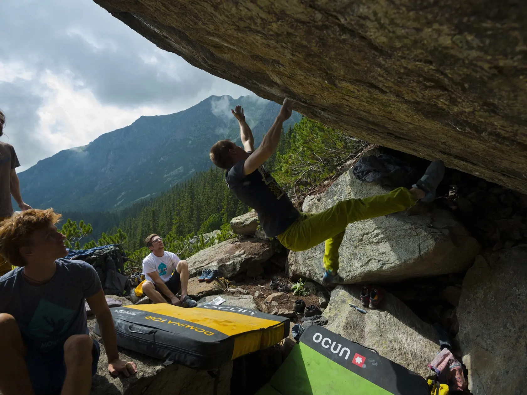 Boulderblast mal názov boulderingových pretekov v blízkosti Popradského plesa vo Vysokých Tatrách, ktorý sa konal 15. augusta 2020 ako súčasť 96. tradičného horolezeckého týždňa JAMES. Slovenský horolezecký spolok JAMES 96. THT JAMES zorganizoval v Horskom hoteli na Popradskom plese. Jeho súčasťou boli viaceré sprievodné podujatia, ktorých sa zúčastnili horolezci viacerých generácií. Slovenský ekvivalent slova bouldering je liepanie. Ide o horolezeckú disciplínu bez použitia lana na skalných útv
