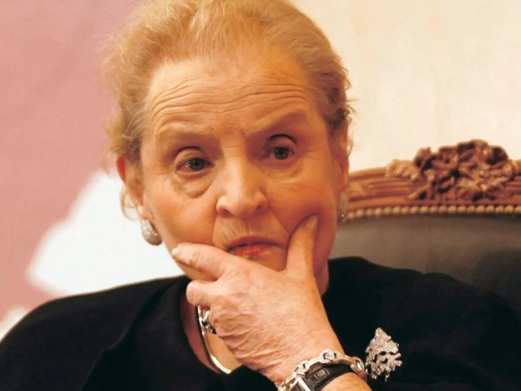 MADELEINE ALBRIGHTOVÚ si pred časom zobral do zubov aj Ján Slota, ktorý povedal: "To je nejaká Češka, ktorá si vraví, že je Američanka."
