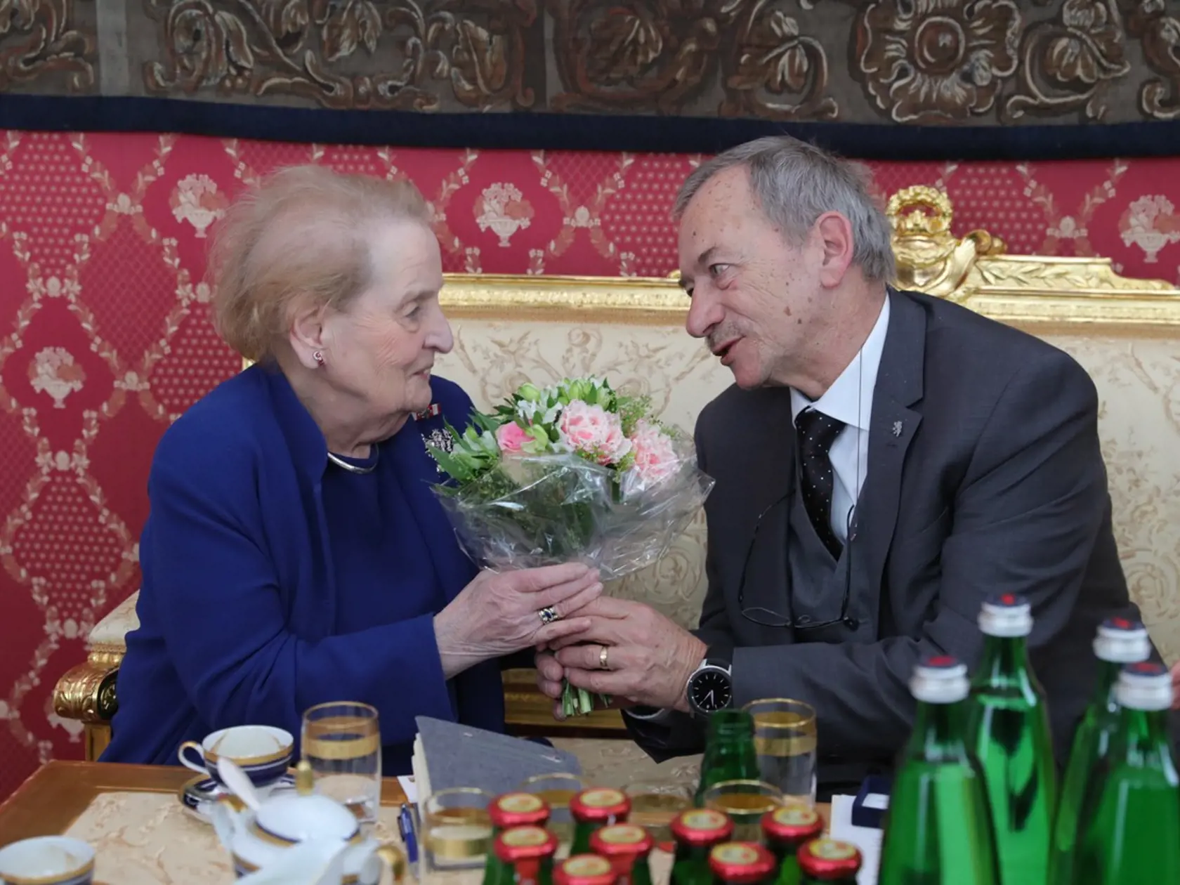 Český politik Jaroslav Kubera a Madeleine Albrightová
