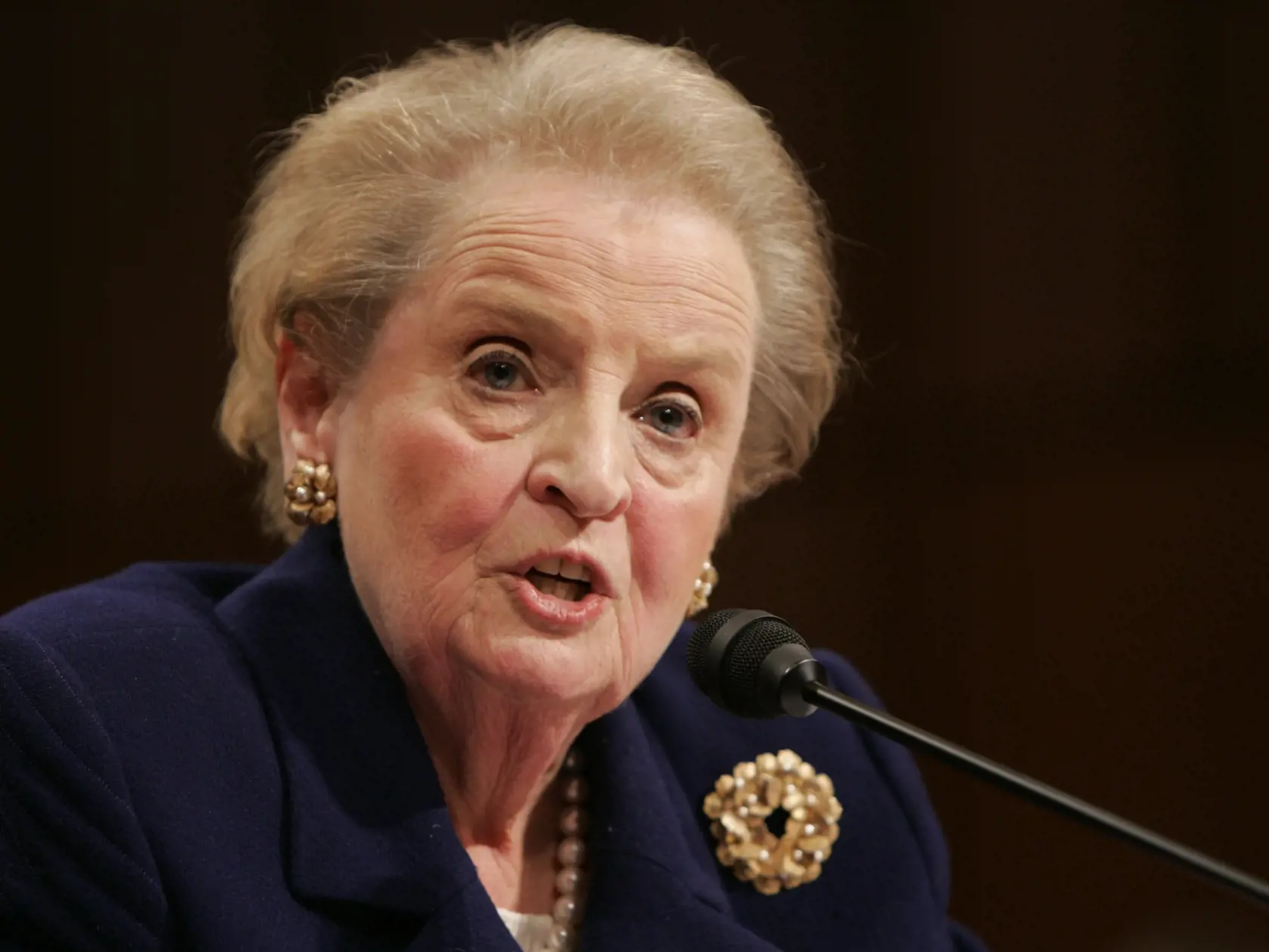 Bývalá ministerka zahraničných vecí USA Madeleine Albrightová vypovedá 31. januára 2007 na Capitol Hill vo Washingtone k otázkam Iraku pred senátnym výborom pre vzťahy so zahraničím.