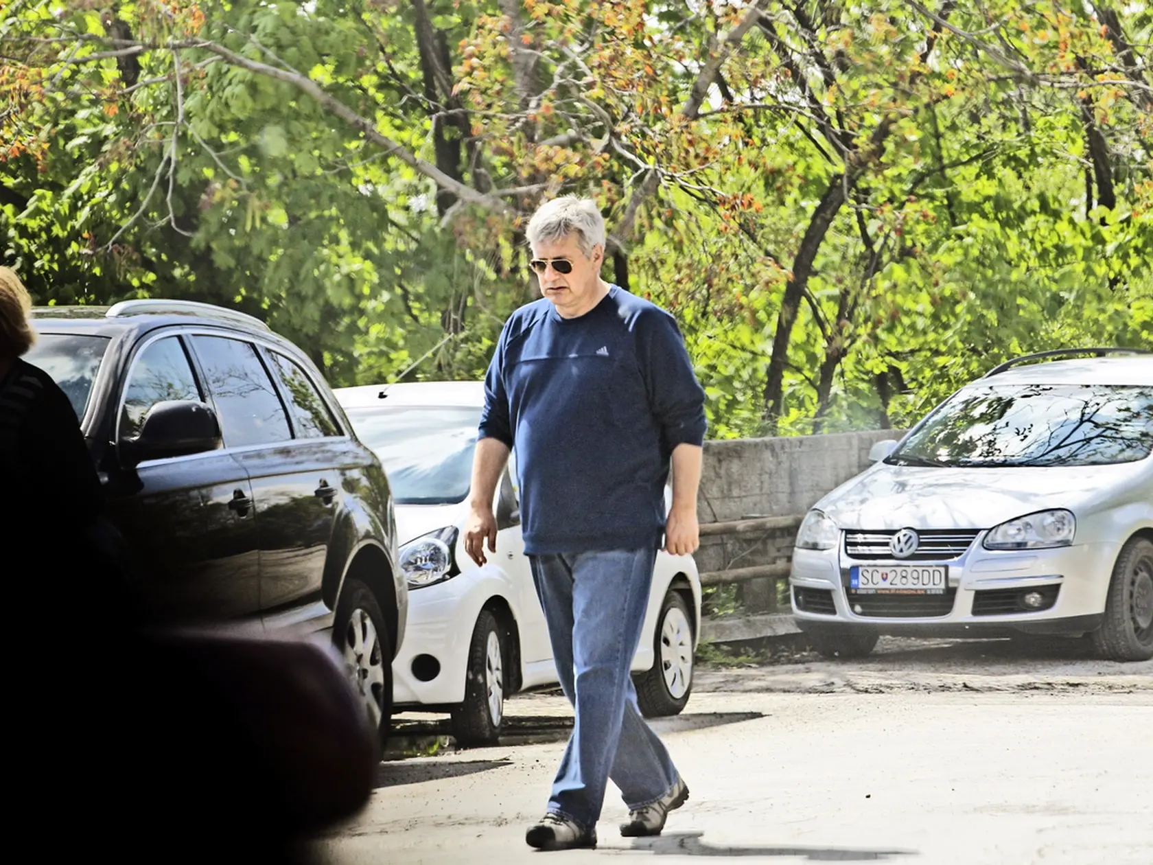 Zdravotný stav Kronera sa zlepšuje, včera prišiel na nakrúcanie Profesionálov.