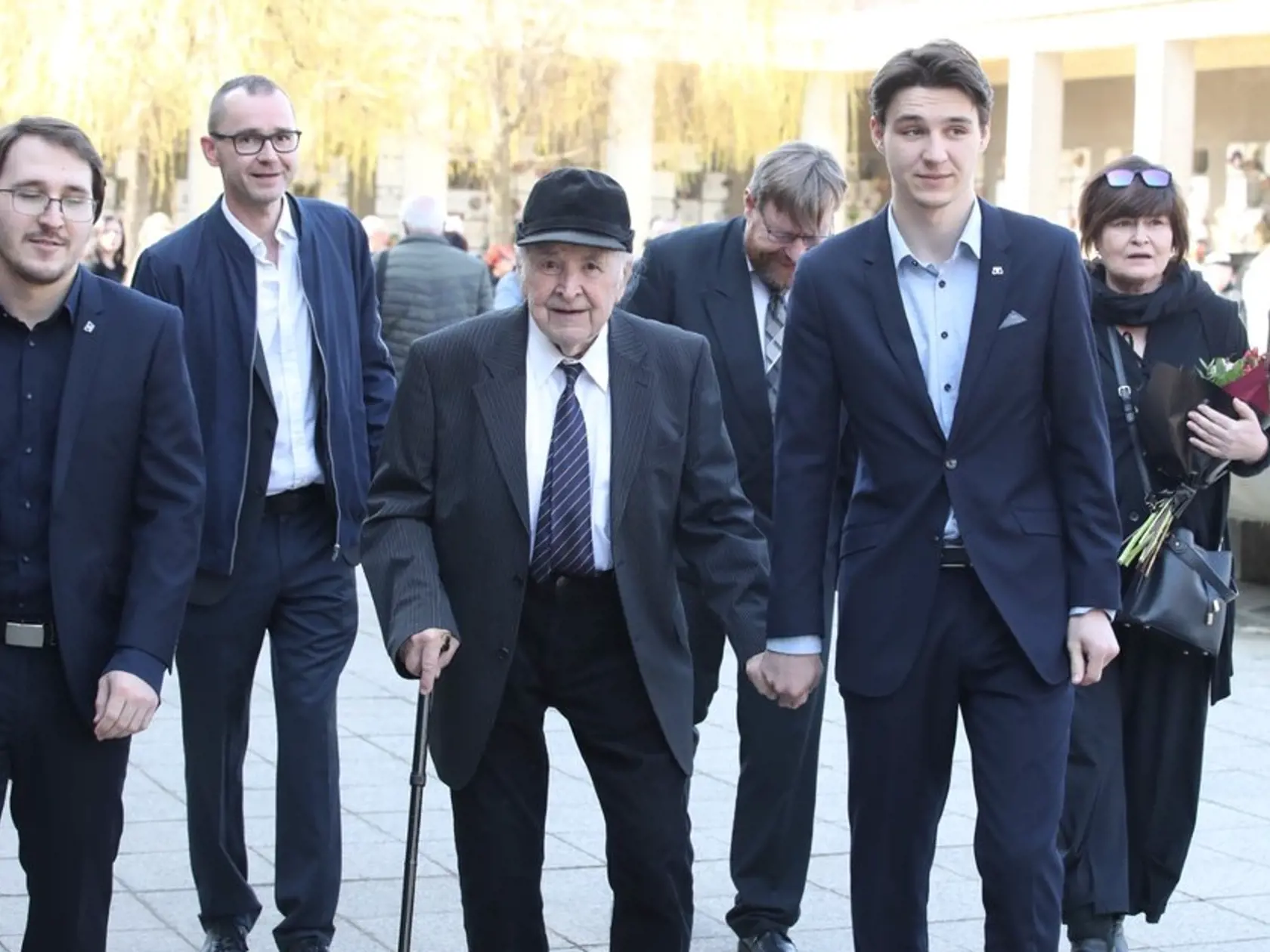Posledná rozlúčka s hercom a spevákom Josefom Zímom (†92).