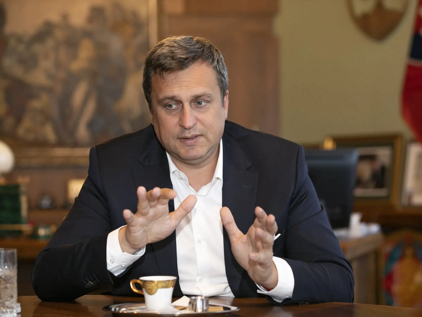 Predseda parlamentu Andrej Danko vo svojej kancelárii počas exkluzívneho rozhovoru pre Plus Jeden Deň.