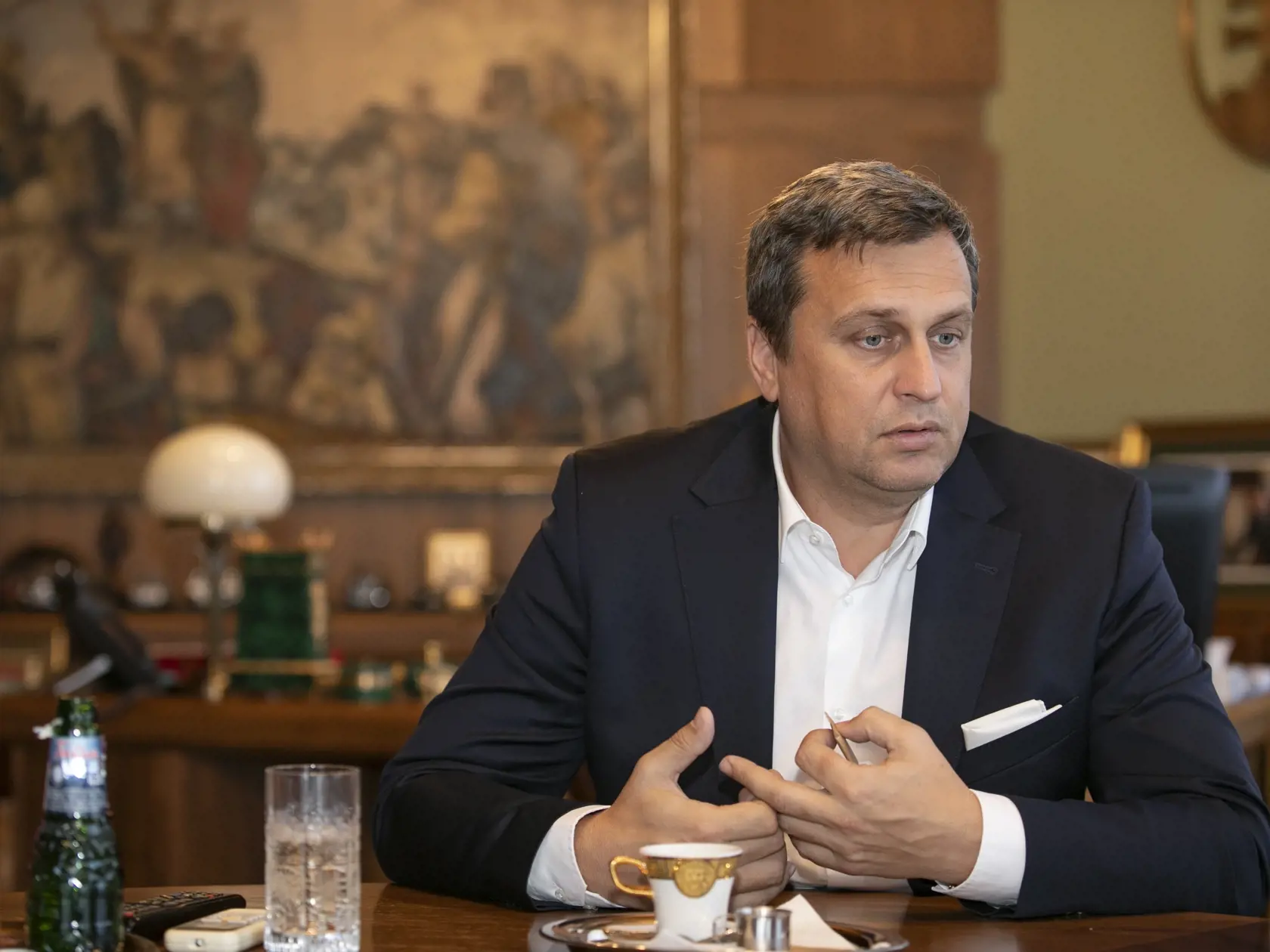 Predseda parlamentu Andrej Danko vo svojej kancelárii počas exkluzívneho rozhovoru pre Plus Jeden Deň.
