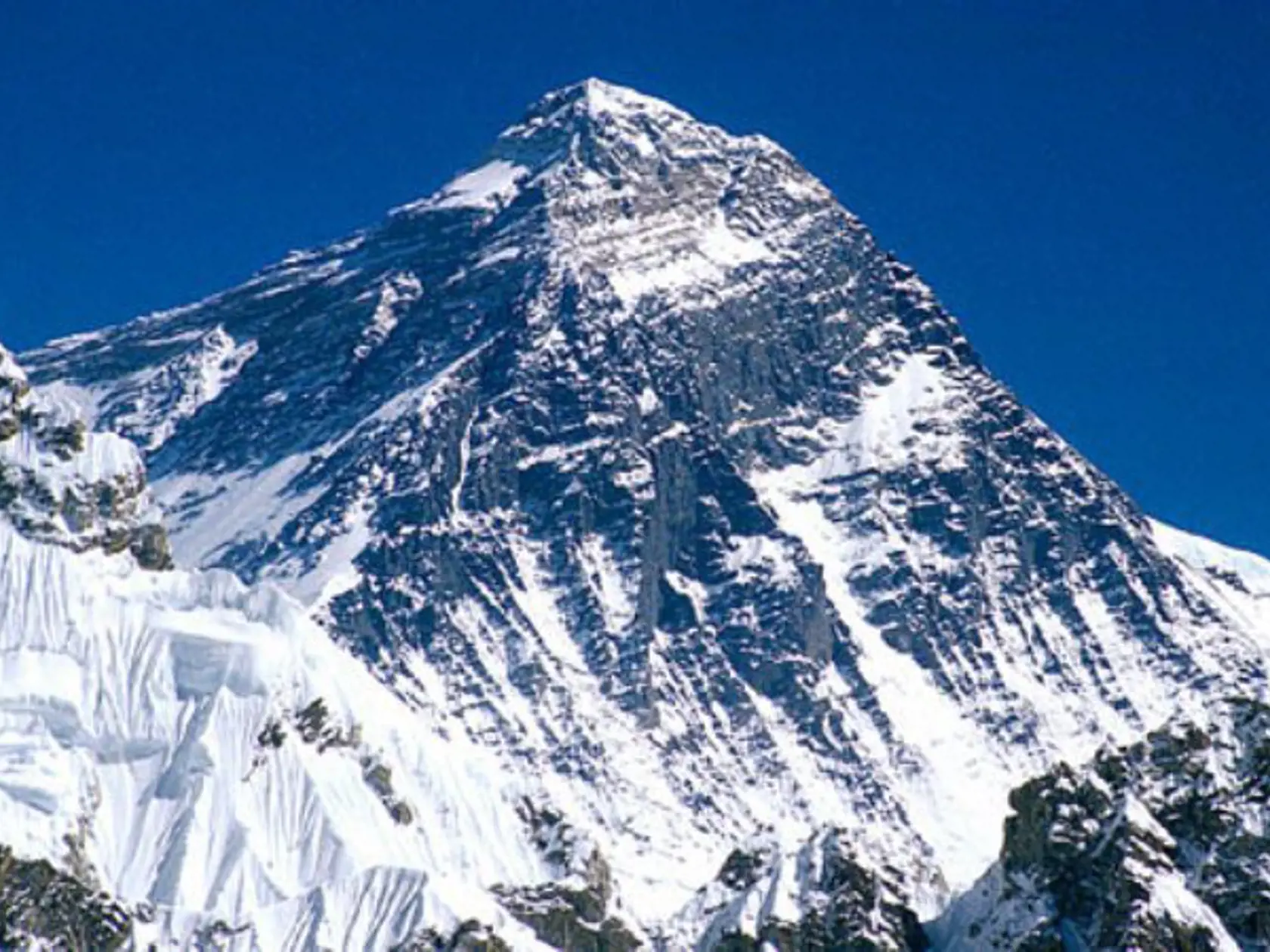 Mount Everest vzbudzuje rešpekt.