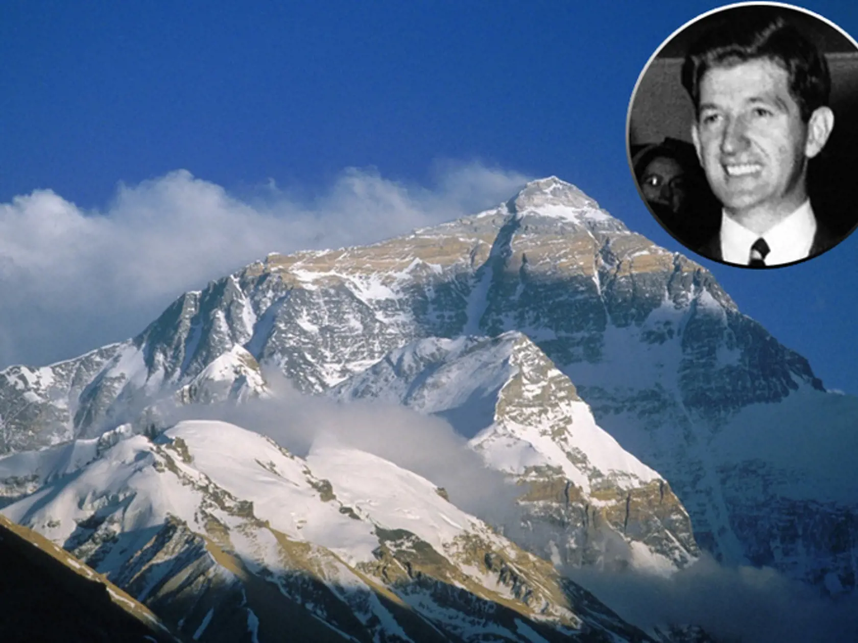 Mount Everest: Zahynulo
na ňom už 250 horolezcov. V krúžku George Lowe.