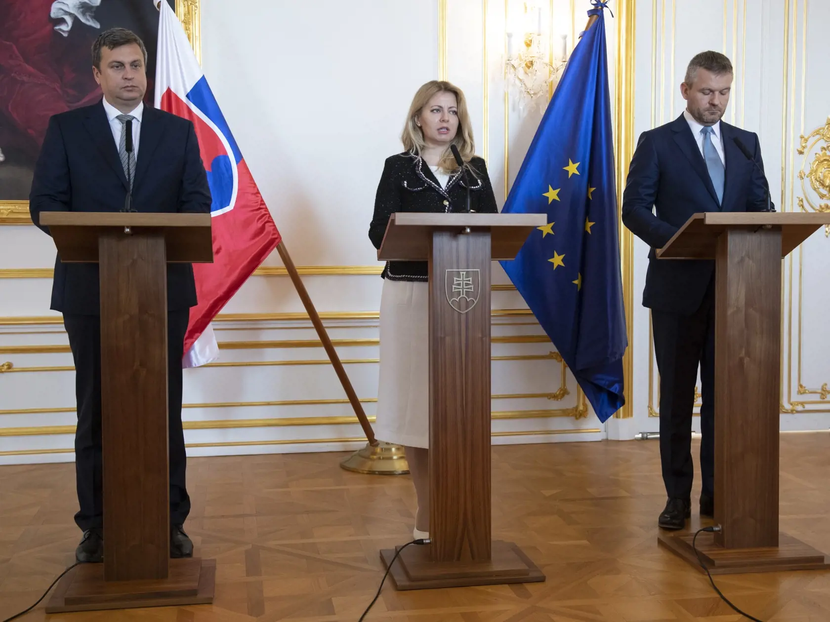 Prezidentka Zuzana Čaputová, premiér Peter Pellegrini a predseda parlamentu Andrej Danko podpísali deklaráciu o proeurópskej a proatlantickej orientácii Slovenska.