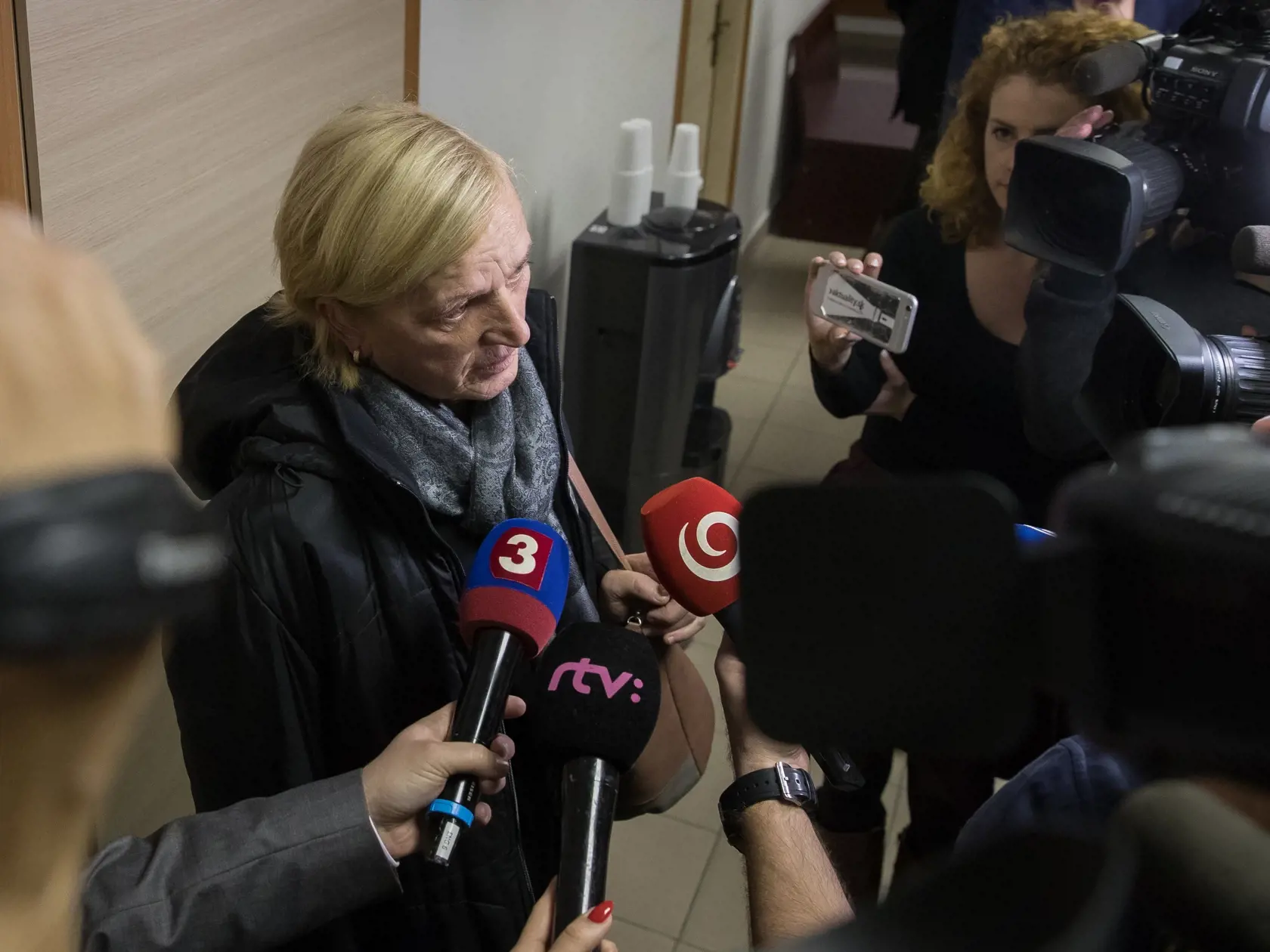 Tretie pojednávanie na Špecializovanom trestnom súde v Pezinku vo veci vraždy investigatívneho novinára Jána Kuciaka a jeho snúbenice Martiny Kušnírovej. Na snímke je Zlatica Kušnírová, matka zavraždenej Martiny Kušnírovej.