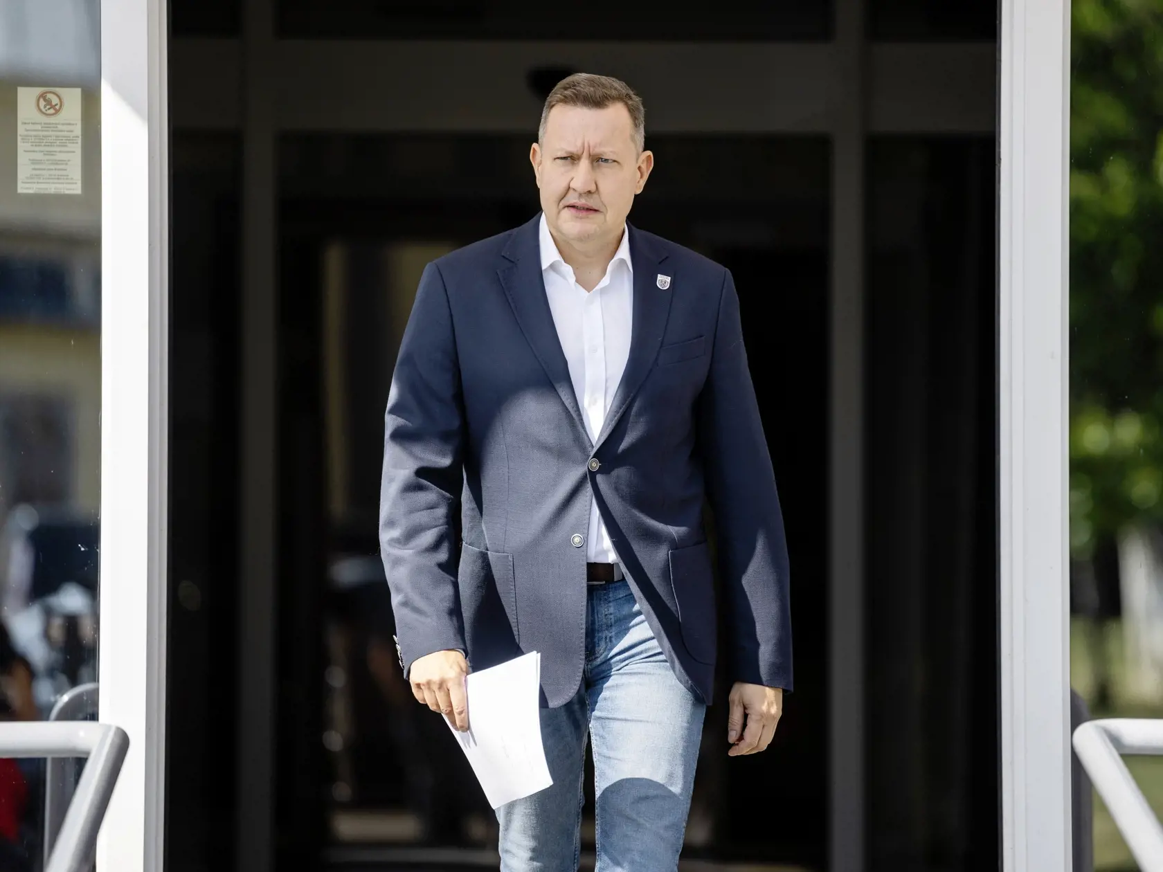 Špeciálny prokurátor Daniel Lipšic zahmlieva, kto mu daroval karikatúru. Že by to mohol byť niektorý z jemu podriadených prokurátorov, nevylúčil.