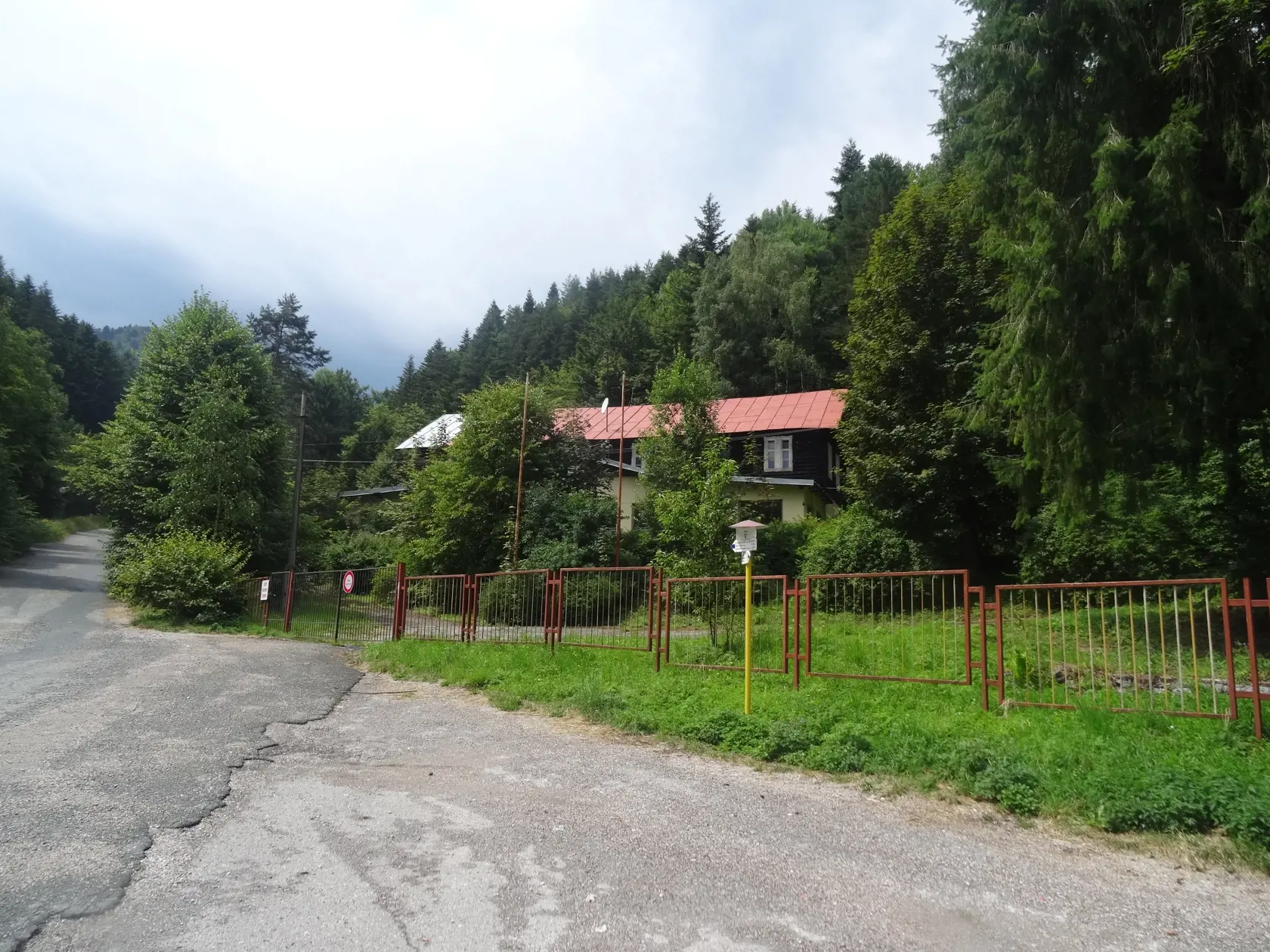 Kúpeľný dom Baník dnes je využívaný ako rekreačná chata - chalupa. Ako je jasné z fotografie je v zachovalom stave, keďže v minulosti tu bola škola v prírode.