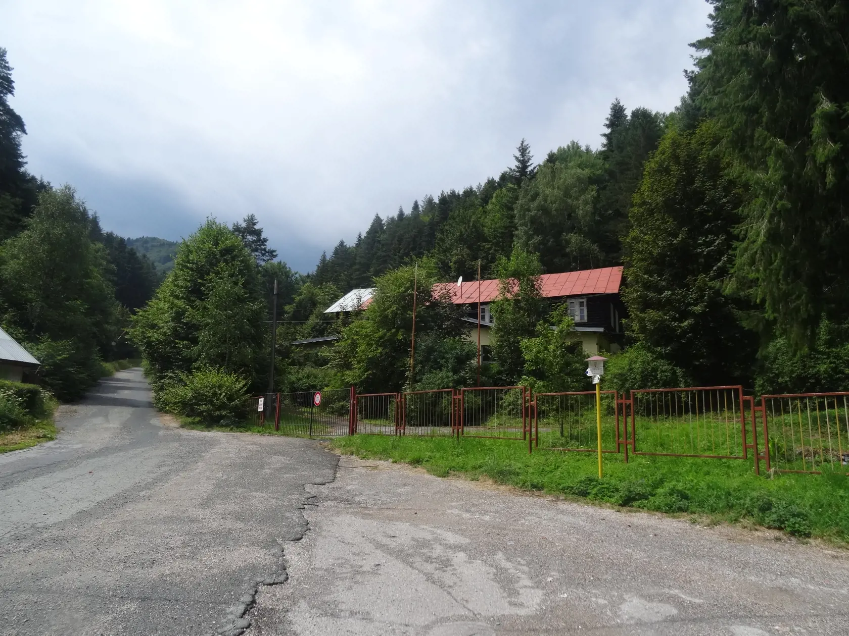 Kúpeľný dom Baník dnes je využívaný ako rekreačná chata - chalupa. Ako je jasné z fotografie, je v zachovalom stave, keďže v minulosti tu bola škola v prírode.