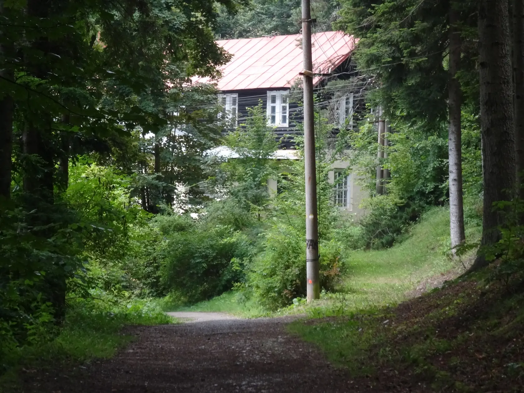 Kúpeľný dom Baník je dnes využívaný ako rekreačná chata - chalupa. Ako je jasné z fotografie je v zachovalom stave, keďže v minulosti tu bola škola v prírode.