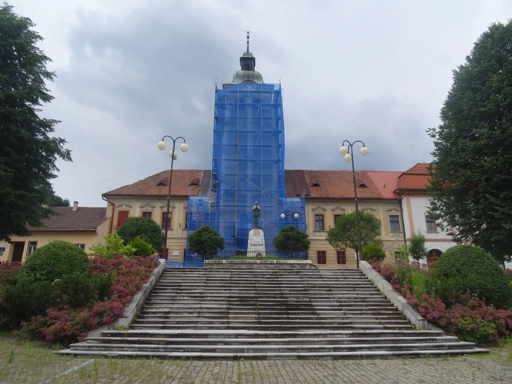 Vežu Múzea v Gelnici so symbolom mesta - sochou baníka v popredí momentálne opravujú.