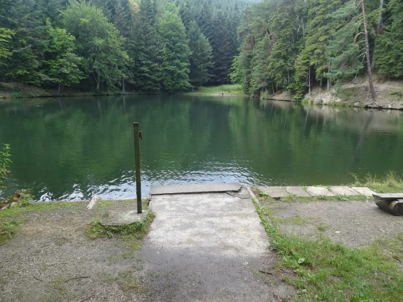 Jazero (tajch) využívajú miestni v lete na kúpanie a v zime zasa na korčuľovanie. Hĺbka vody na niektorých miestach je úctyhodných 17 metrov.