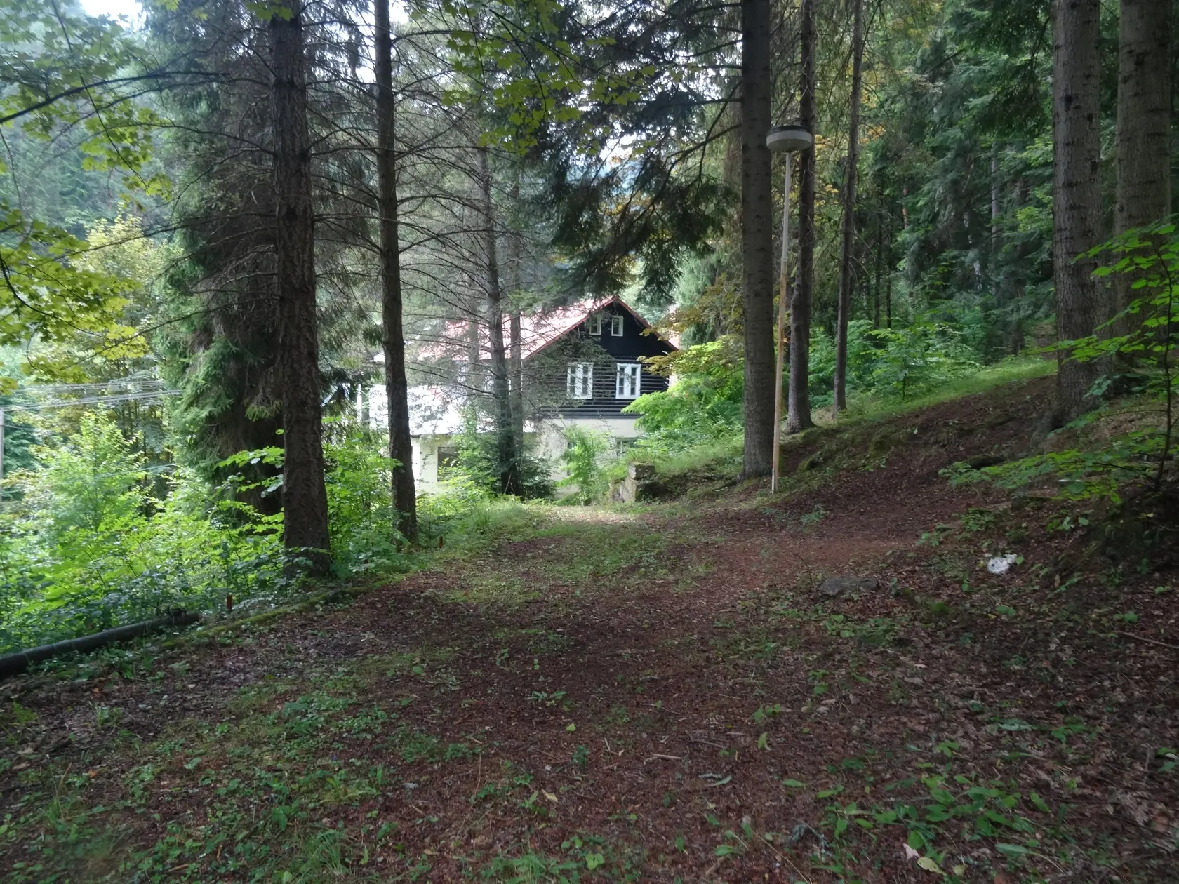 Kúpeľný dom Baník je dnes využívaný ako rekreačná chata - chalupa. Ako je jasné z fotografie je v zachovalom stave, keďže v minulosti tu bola škola v prírode.