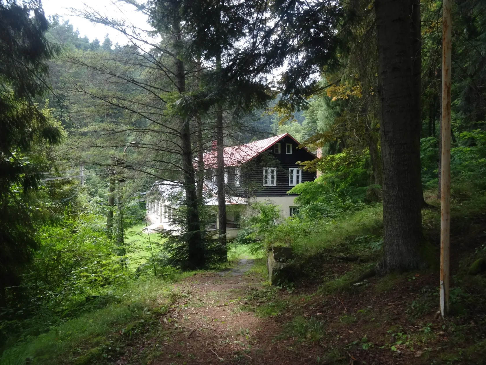 Kúpeľný dom Baník je dnes využívaný ako rekreačná chata - chalupa. Ako je jasné z fotografie je v zachovalom stave, keďže v minulosti tu bola škola v prírode.