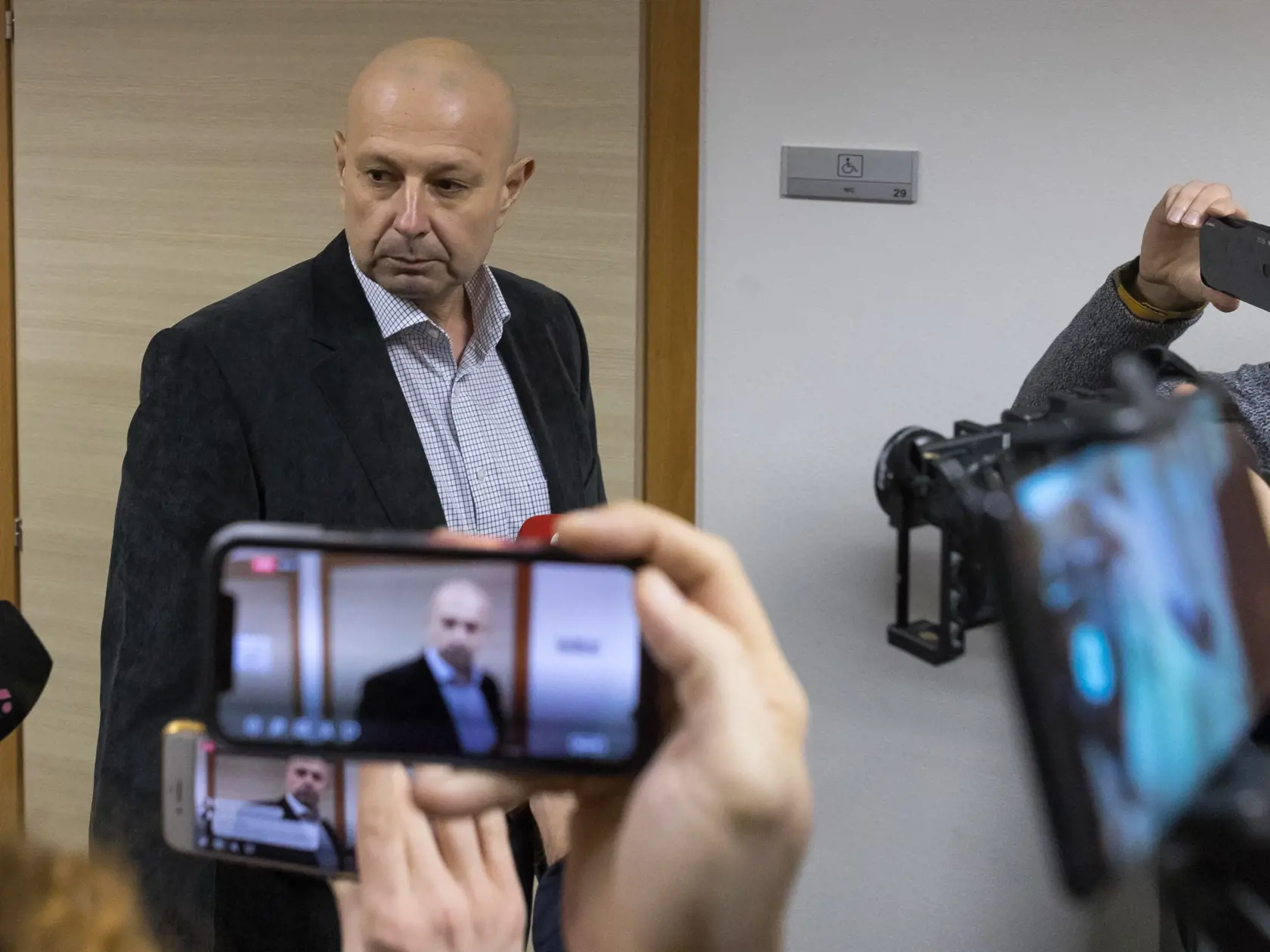 Tretie pojednávanie na Špecializovanom trestnom súde v Pezinku vo veci vraždy investigatívneho novinára Jána Kuciaka a jeho snúbenice Martiny Kušnírovej. Na snímke je svedok Miroslav Kriak, ktorého výpoveď bude nasledovať po ukončení výpovede Petra Tótha.