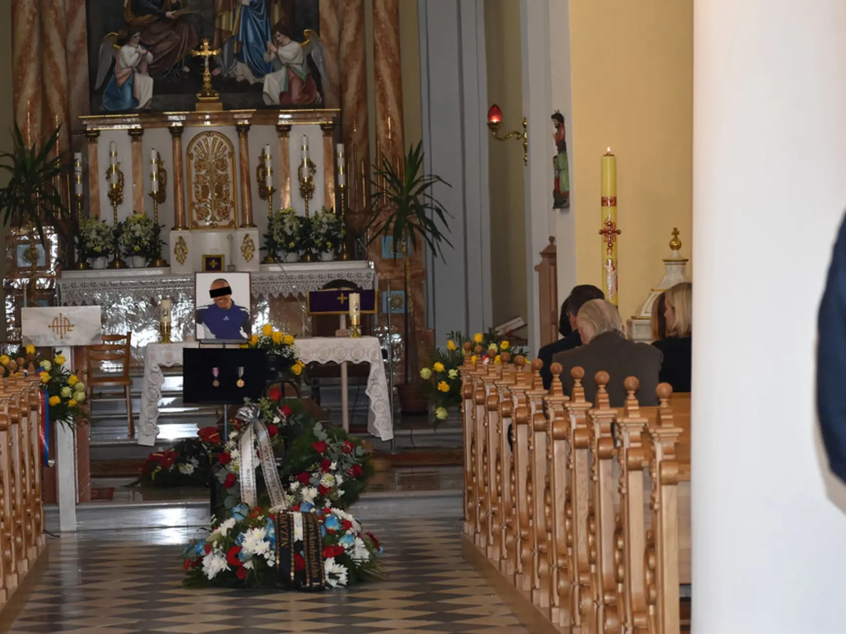 Pohreb Stanislava K., ktorý spáchal samovraždu počas nakrúcania Výmeny manželiek.