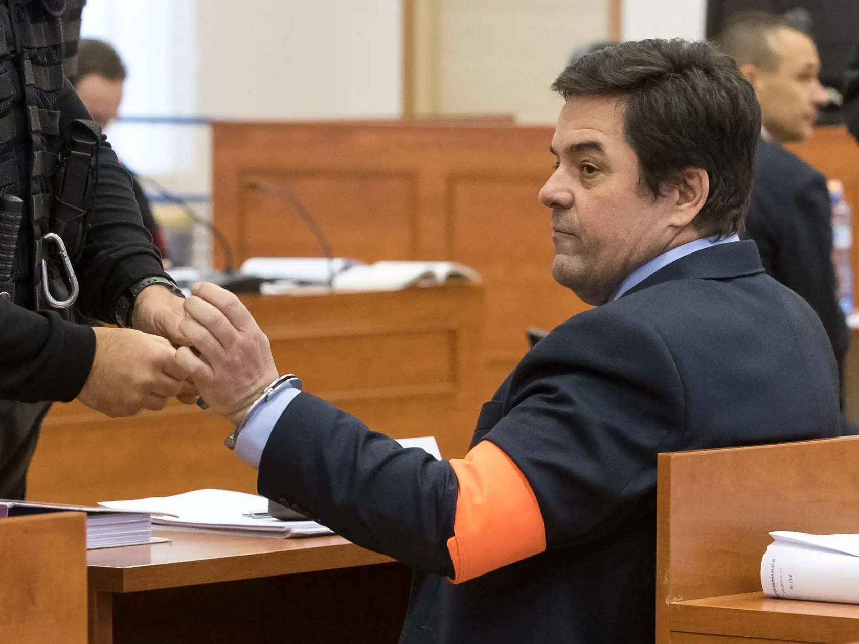 Tretie pojednávanie na Špecializovanom trestnom súde v Pezinku vo veci vraždy investigatívneho novinára Jána Kuciaka a jeho snúbenice Martiny Kušnírovej. Na snímke je Marián Kočner počas príchodu do pojednávacej siene po prerušení výsluchu Petra Tótha (v pozadí).