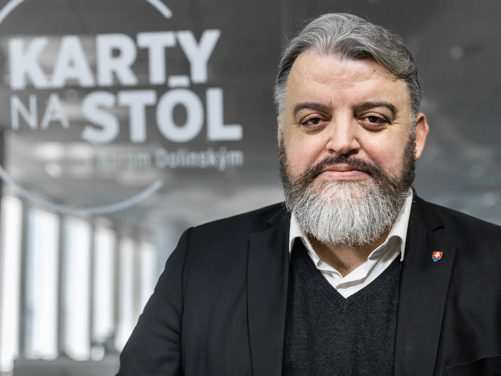 Diskusná relácia "Karty na stôl", ktorej hosťom bol Eduard Chmelár.