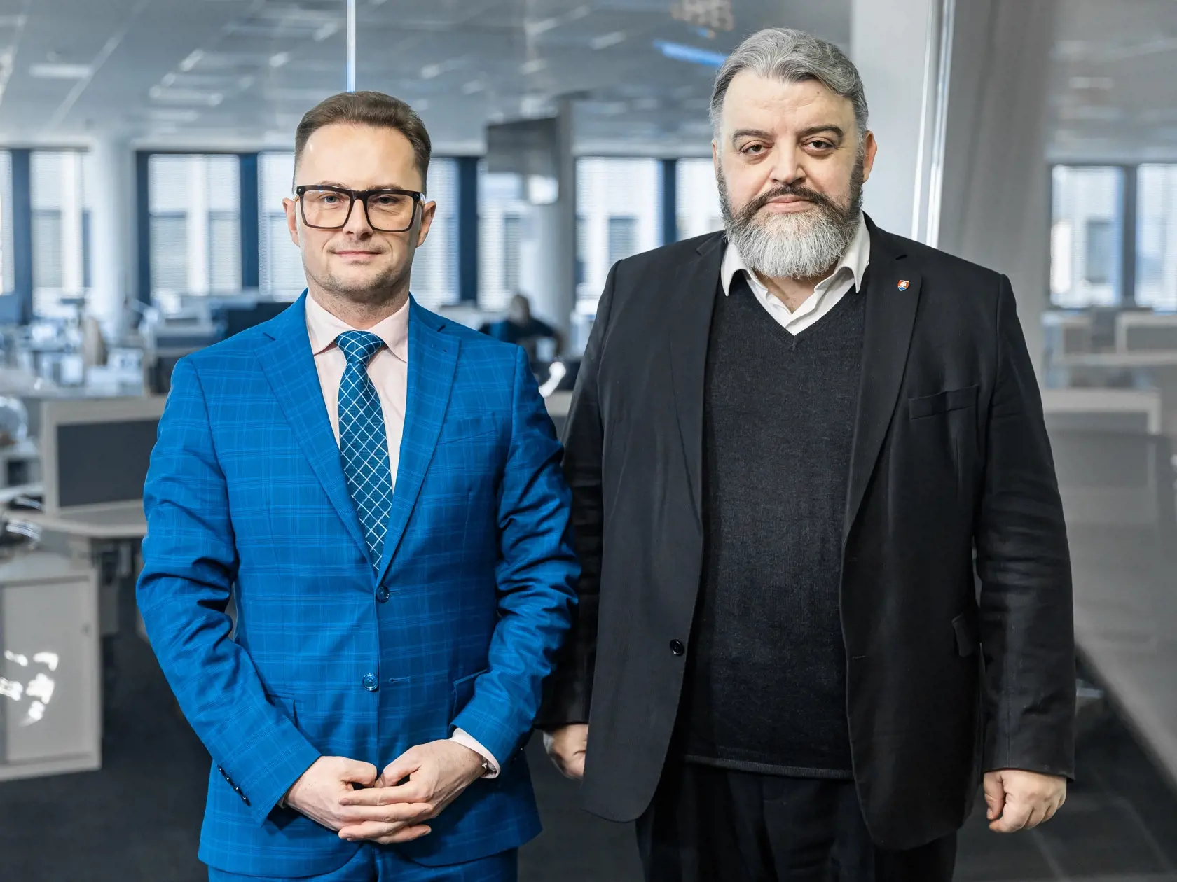 Diskusná relácia "Karty na stôl", ktorej hosťami boli Miroslav Řádek a Eduard Chmelár.