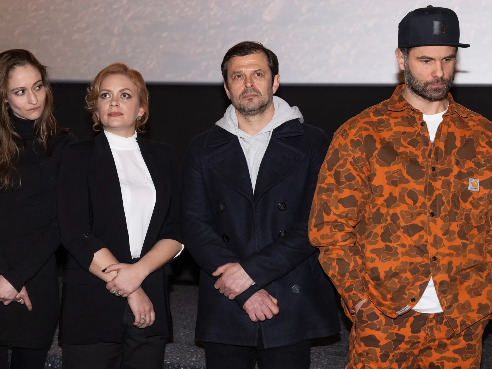 Premiéra seriálu Vina. Na snímke Eva Mores, Kamila Heribanová, Alexander Bárta a Ján Dobrík.