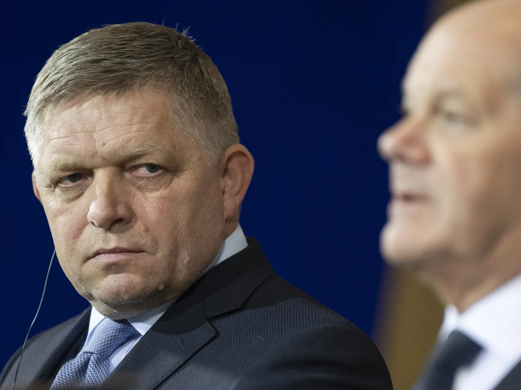 Na snímke sprava nemecký kancelár Olaf Scholz a predseda vlády SR Robert Fico (Smer-SD) počas vyhlásenia pre médiá v rámci prijatia v Berlíne 24. januára 2024. FOTO TASR – Martin Baumann