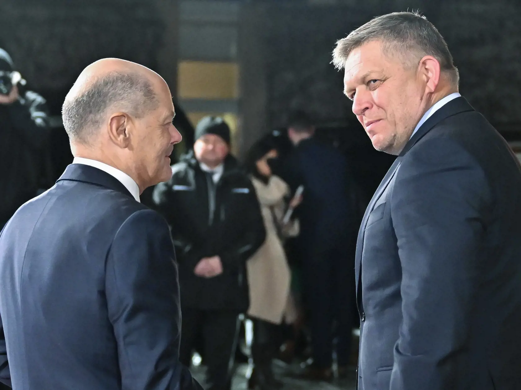 Na snímke zľava nemecký kancelár Olaf Scholz prijal na nástupnej návšteve predsedu vlády SR Roberta Fica (Smer-SD) v Berlíne 24. januára 2024. FOTO TASR – Martin Baumann