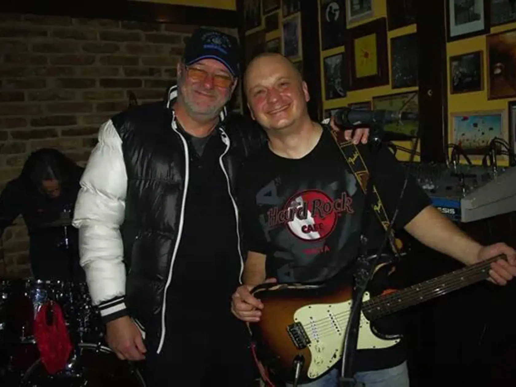 V nedeľu (28.1.) zomrel vo veku 71 rokov basgitarista a kapelník ZENITU Vlado Tóth (vľavo).
