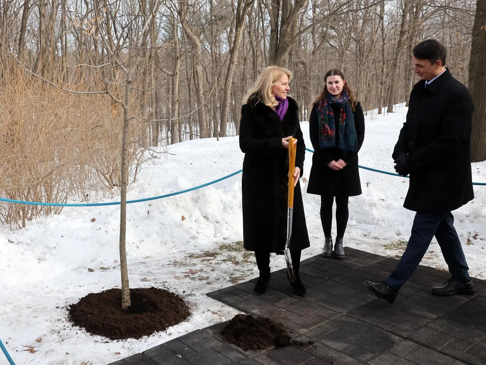 Ceremoniál s vojenskými poctami sa odohral v sídle generálnej guvernérky Rideau Hall. V záhrade sídla spoločne symbolicky zasadili strom.