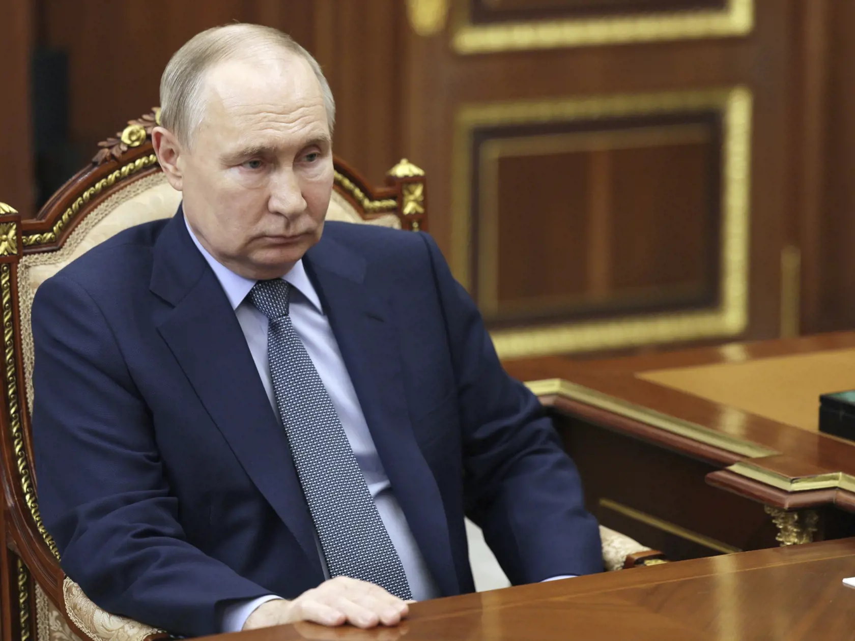 JB 9 Moskva - Ruský prezident Vladimir Putin sa rozpráva s výkonným riaditeľom spoločnosti Gazprom Neft Alexandrom Djukovom (nie je na snímke) počas ich stretnutia v Kremli v Moskve 2. júla 2024. FOTO TASR/AP

Russian President Vladimir Putin attends a meeting with Gazprom Neft CEO Alexander Dyukov at the Kremlin, in Moscow, Russia, Tuesday, July 2, 2024. (Vyacheslav Prokofyev, Sputnik, Kremlin Pool Photo via AP)