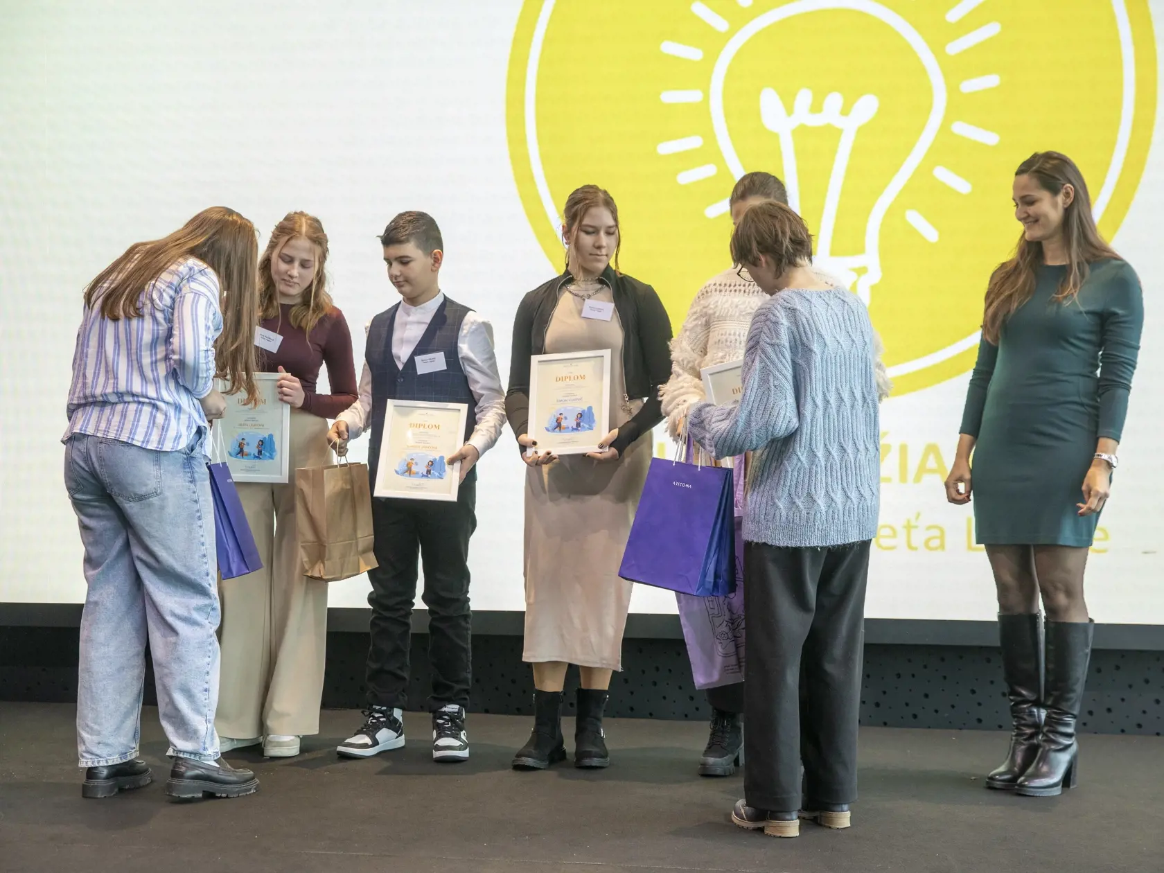 Víťazom v kategórii Dobrý nápad sa stali žiaci 6. triedy z Levíc - Šimon Vlkovič, Nina Haulíková, Beáta Lisayová a Simona Jančová.