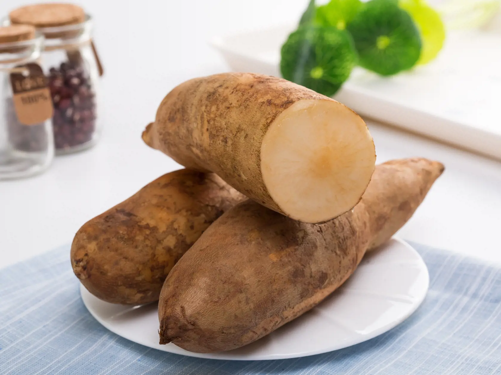 Jakon je menej známa zelenina vhodná pre diabetikov, ale aj pre ľudí s nadváhou, či pre tých, čo sa zdravo stravujú. 