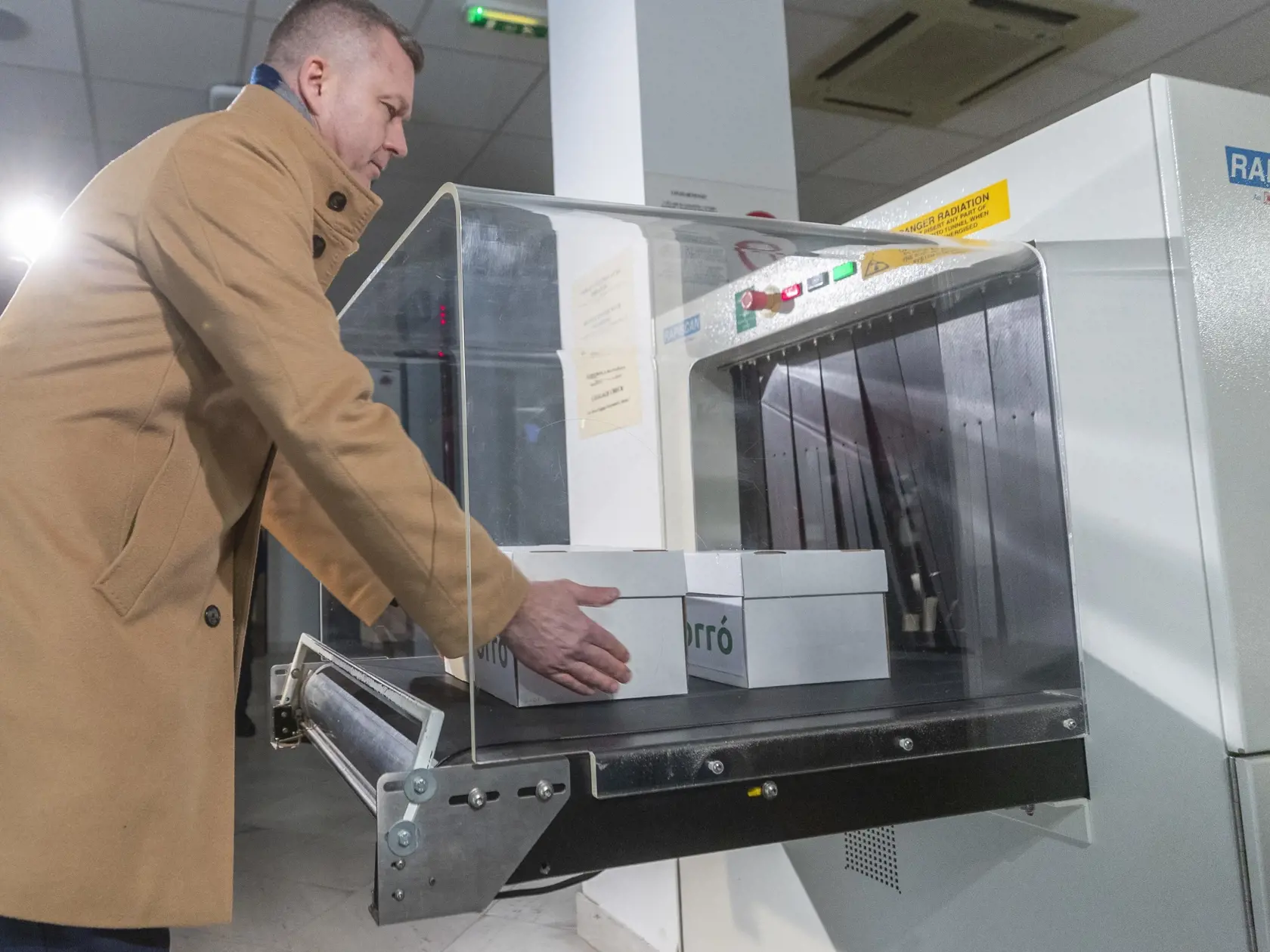 Krisztián Forró predseda strany Aliancia odovzdal minulý piatok do Národnej rady (NR) SR podpisy potrebné na prezidentskú kandidatúru.