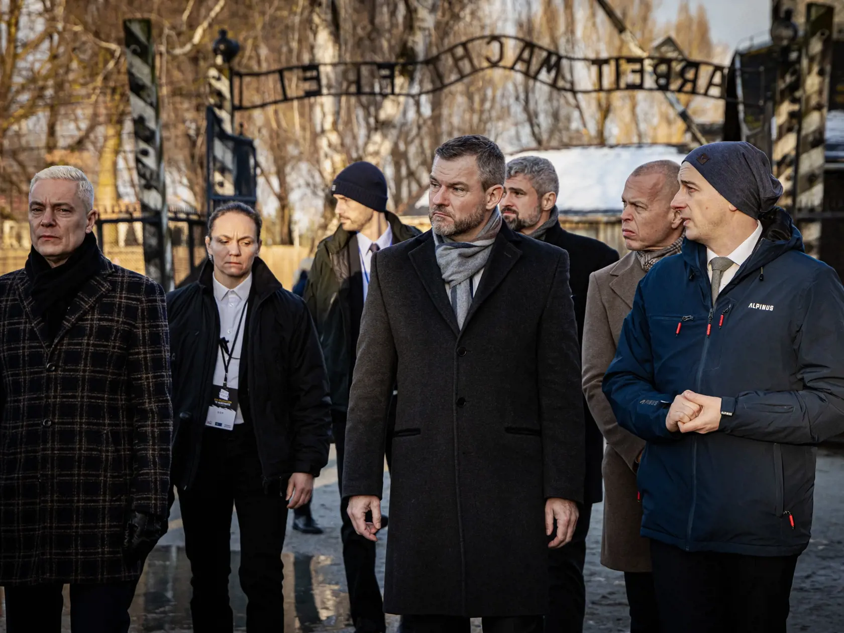 Na snímke uprostred predseda Národnej rady (NR) SR Peter Pellegrini (Hlas) navštívil nemecký koncentračný tábor Auschwitz-Birkenau pri poľskom Osvienčime v utorok 23. januára 2023.