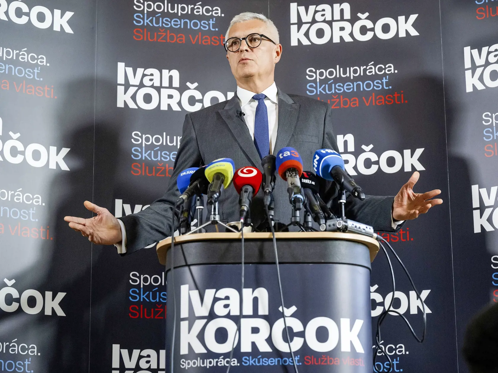 Ivan Korčok. Spolieha sa na podporu istého spektra opozičných strán. Podľa politológov môže prekvapiť už v prvom kole volieb, v ktorom nemusí byť náskok jeho súpera až taký veľký, ako sa predpokladalo.