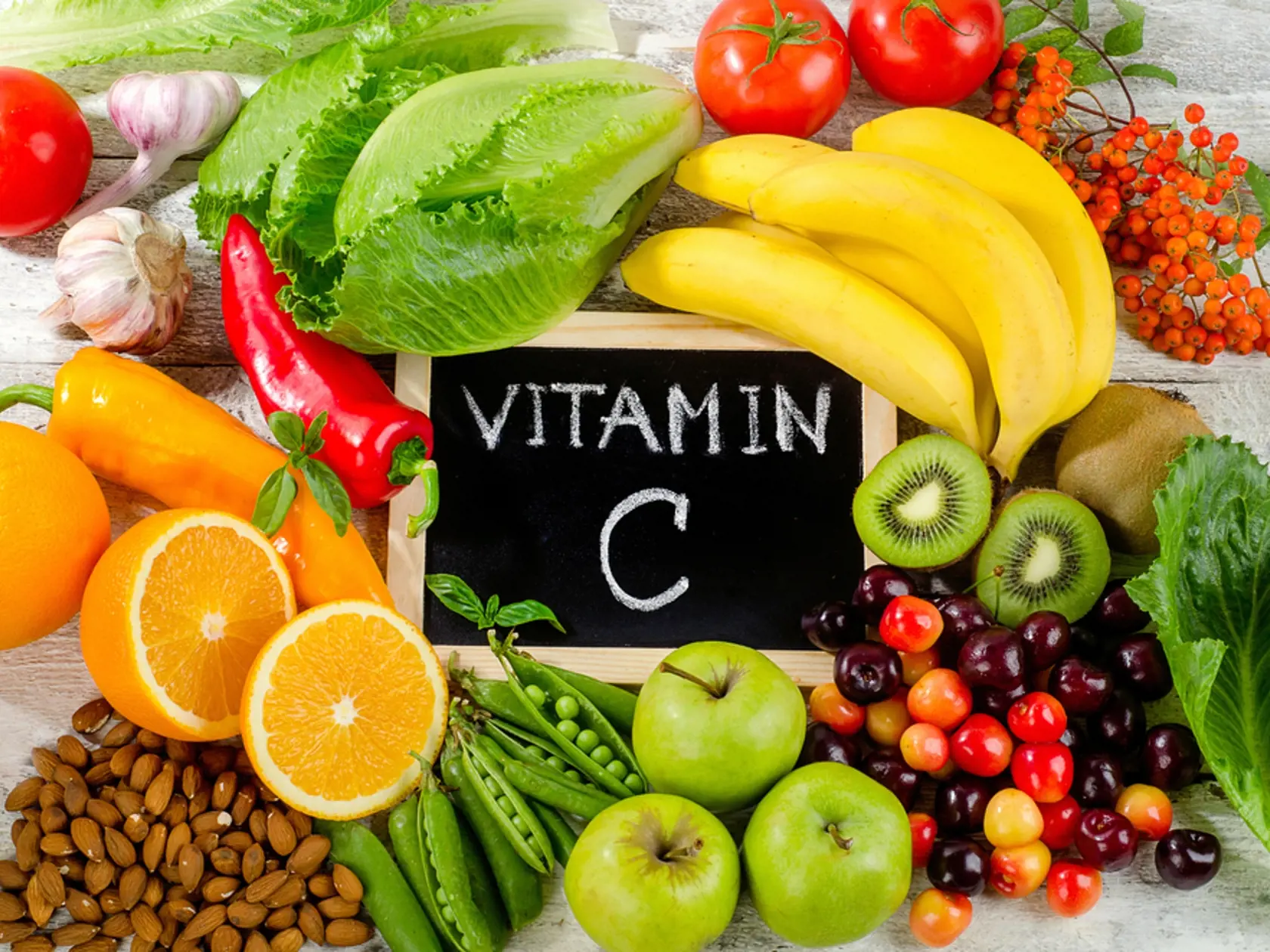 Súčasne s kolagénom sa odporúča užívať aj vitamín C, pretože je jeho verným pomocníkom a výrazne pomáha jeho lepšej absorpcii. Takže ak kolagén v sebe obsahuje aj vitamín C, je to dokonalá kombinácia.
