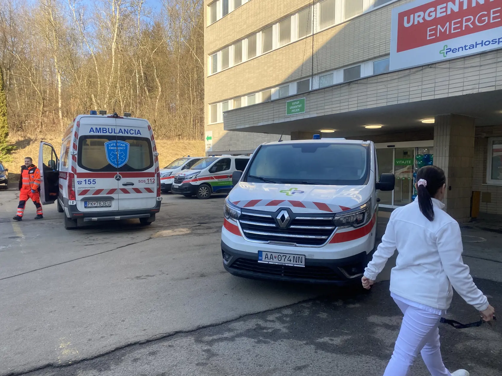 Urgentný príjem svidníckej nemocnice je vľavo od hlavného vstupu do internistického pavilónu.