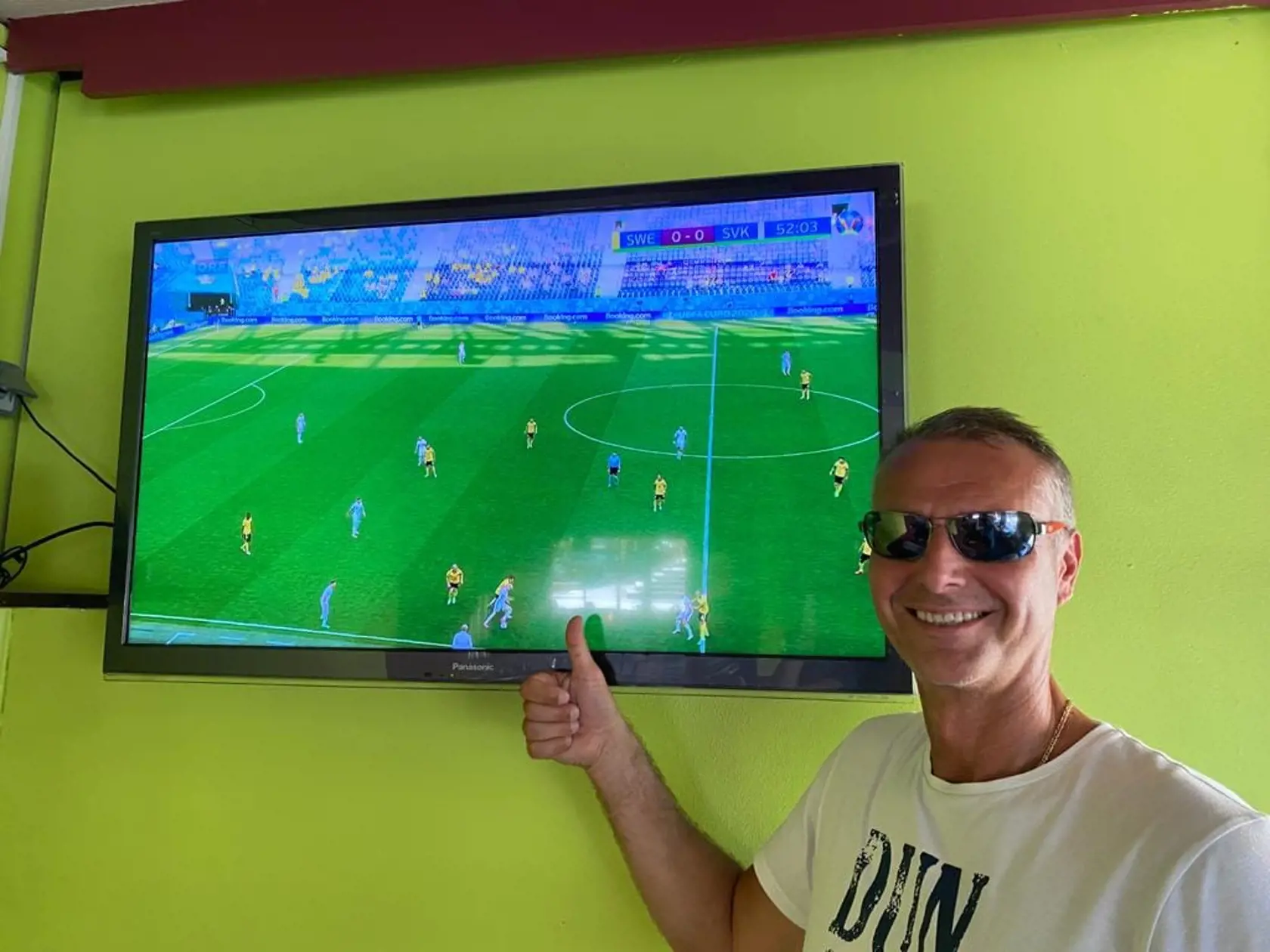 Futbalové majstrovstvá si Raši nenechal ujsť. (archívne foto)
