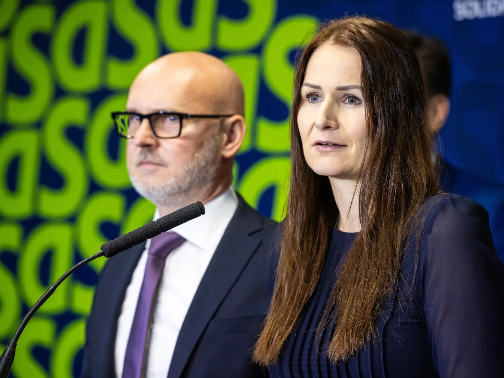 Tlačová konferencia strany Sloboda a Solidarita na ktorej predstavujú novú posilu poslankyňu Martinu Bajo Holečkovú, ktorá vstupuje do ich strany. Na snímke je predseda strany SaS, Branislav Gröhling a poslankyňa Martina Bajo Holečková.