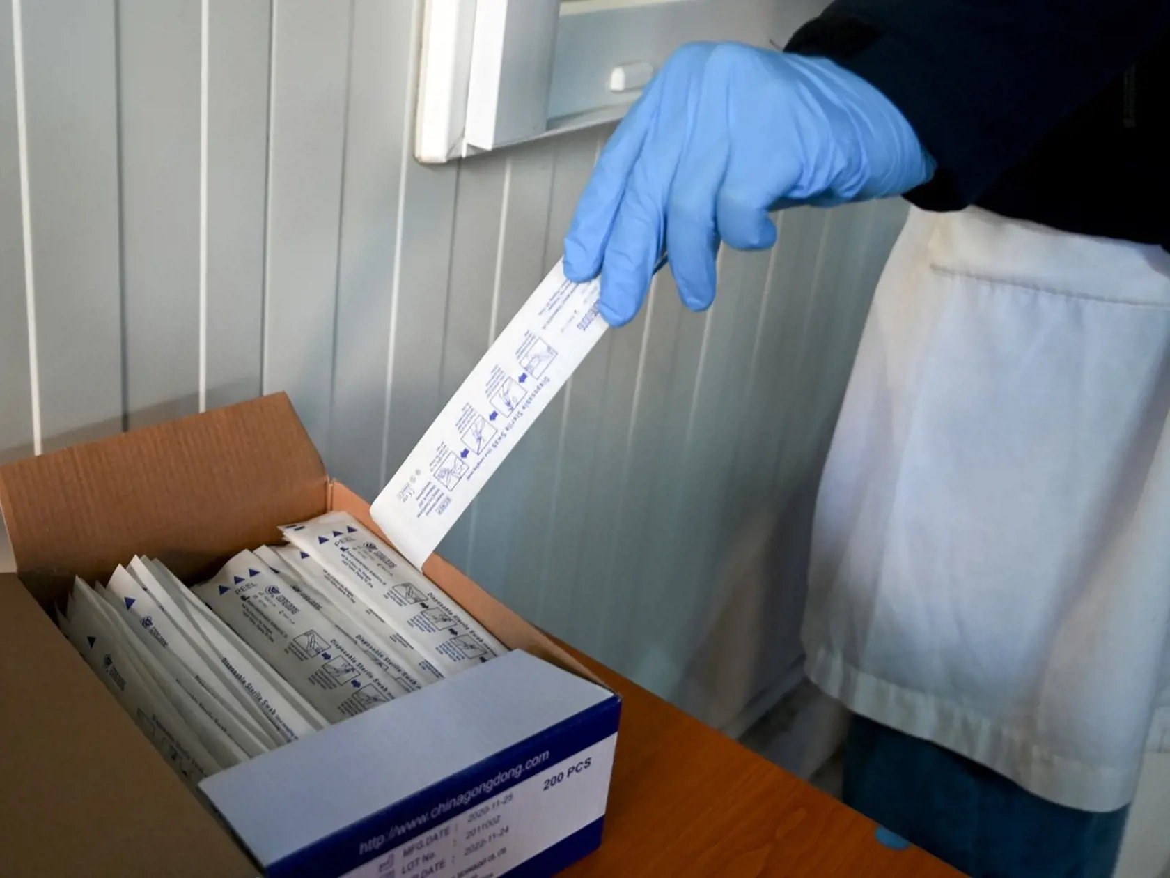 Na snímke testovanie na čierny kašeľ v Chorvátsku.