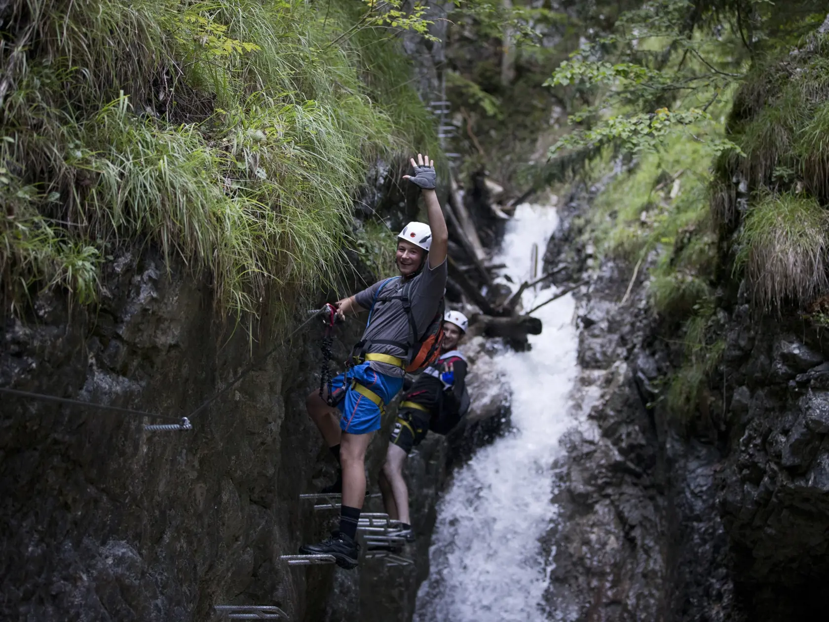 Slovensky raj - Ferrata Kysel. Otvorenie novej zaistenej turistickej cesty v Slovenskom raji v casti rokliny Kysel, ktora bola pre verejnost uzavreta od roku 1976 z dovodu rozsiahleho poziaru. V rokline za poslednych 40 rokov nebol ziadny zasah cloveka.