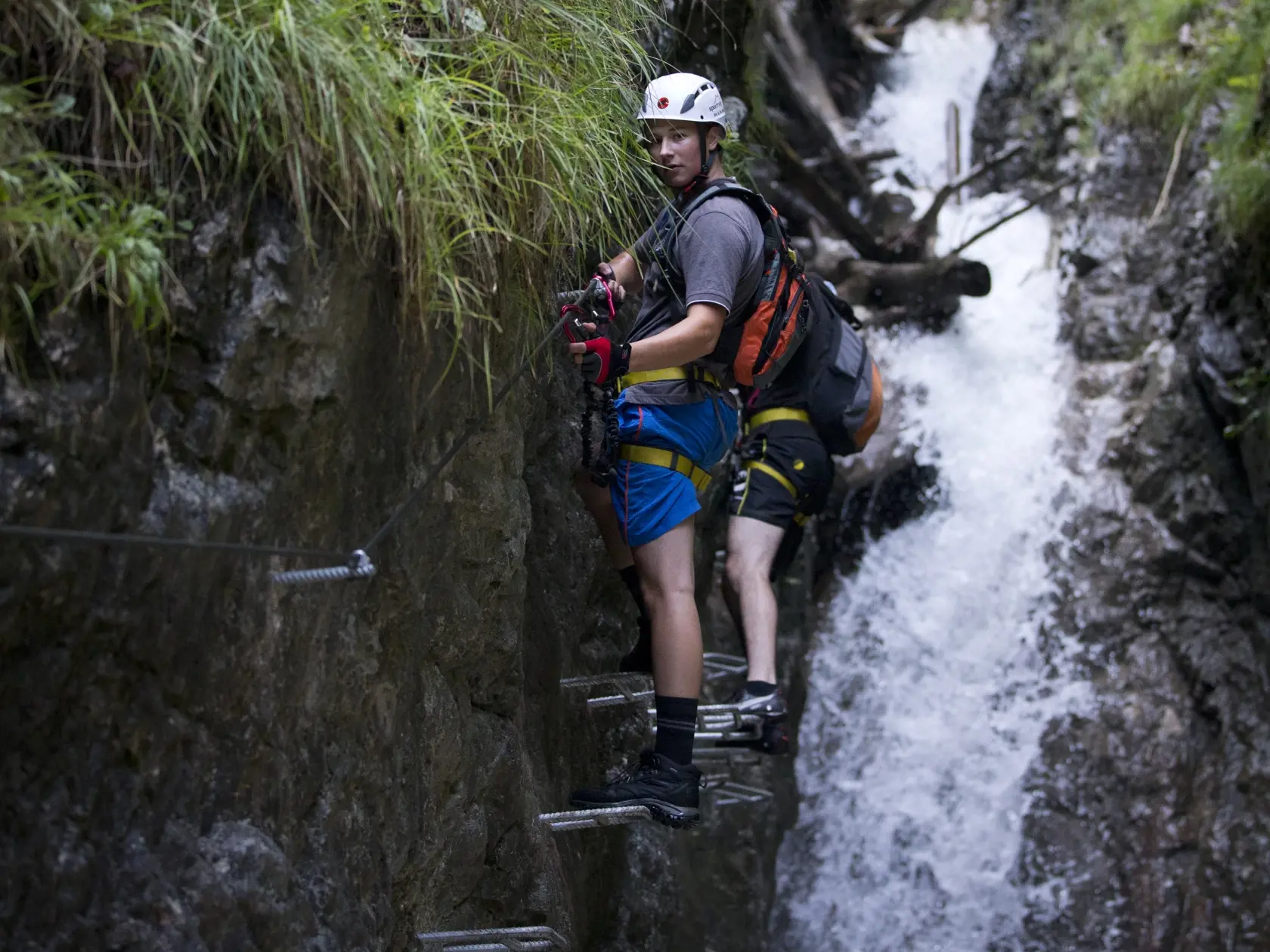 Slovensky raj - Ferrata Kysel. Otvorenie novej zaistenej turistickej cesty v Slovenskom raji v casti rokliny Kysel, ktora bola pre verejnost uzavreta od roku 1976 z dovodu rozsiahleho poziaru. V rokline za poslednych 40 rokov nebol ziadny zasah cloveka.