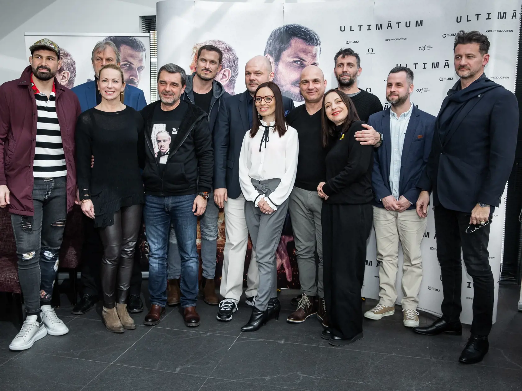 Premiéra slovenského seriálu "Ultimátum" v Bratislave.  Na snímke Attila Végh, Milan Bahúl, Diana Mórová, Peter Kočiš, Ján Koleník, Miroslav Kollár, Dušan Cinkota, Marko Igonda a Edita Koprivčević Borsová. 