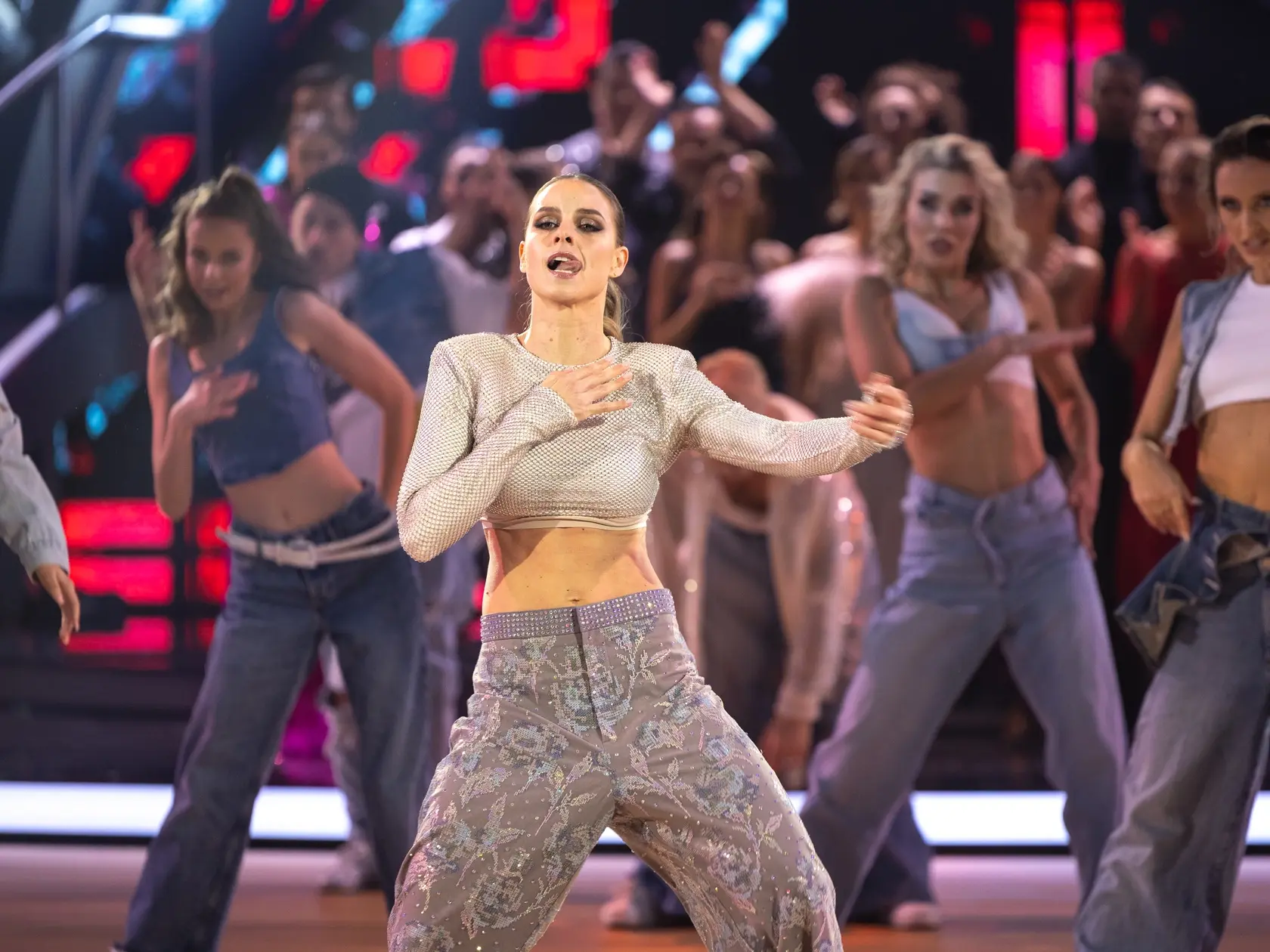 Na snímke Nela Pocisková počas úvodného vystúpenia piateho  kola Let's dance 2025.